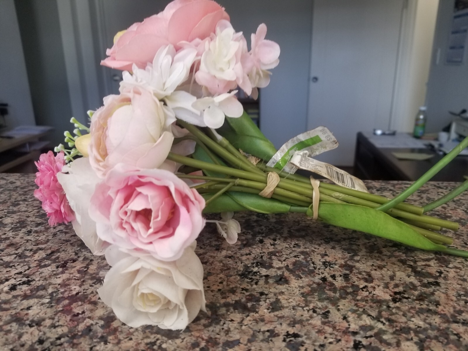 BOUQUET OF ARTIFICIAL PINK/WHITE FLOWER 12″ TALL GREEN STEM, HANDMADE/VALENTINES