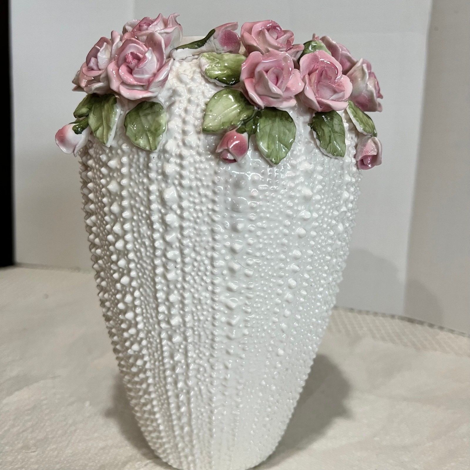 Vtg Jolie Fleurs Bone China Vase By Seymour Mann Sculptured Pink Roses 8-1/2″ T