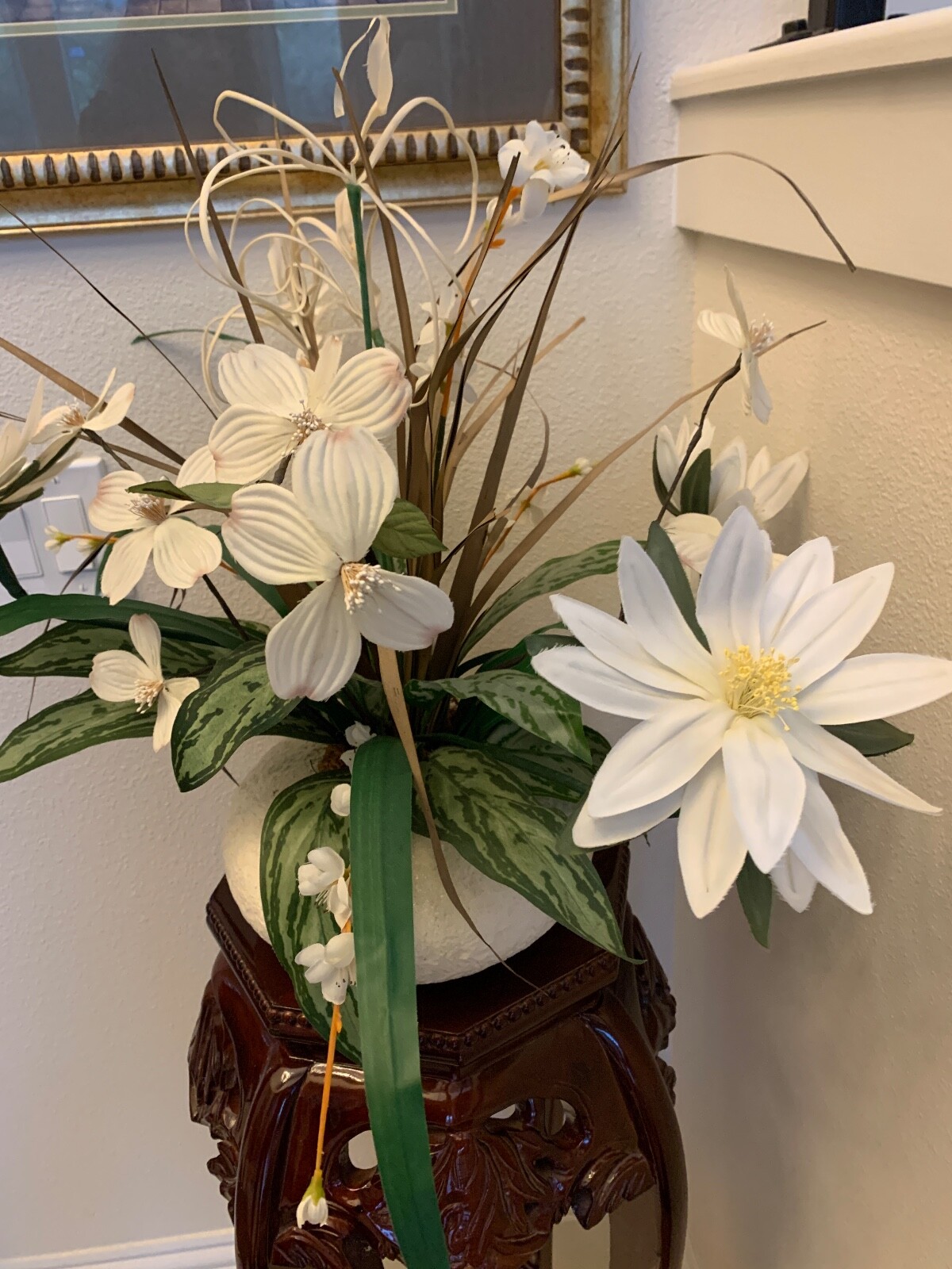 Floral Arrangement Epiphyllum Dogwood Silk flowers Tabl Centerpiece Ceramic Vase
