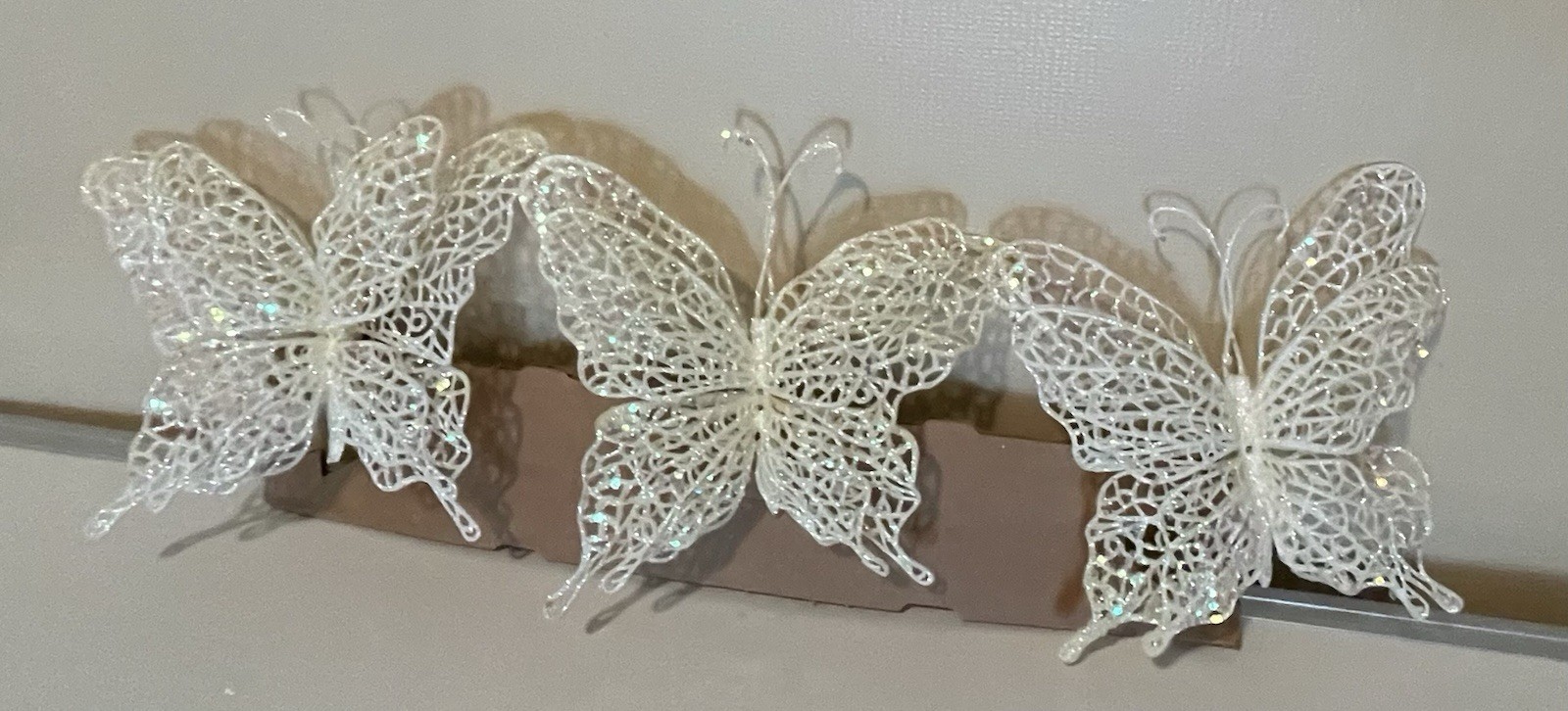 CLIP ON WHITE FLOWERS & BUTTERFLIES CHRISTMAS WINTER WEDDING ANNIVERSARY DECOR