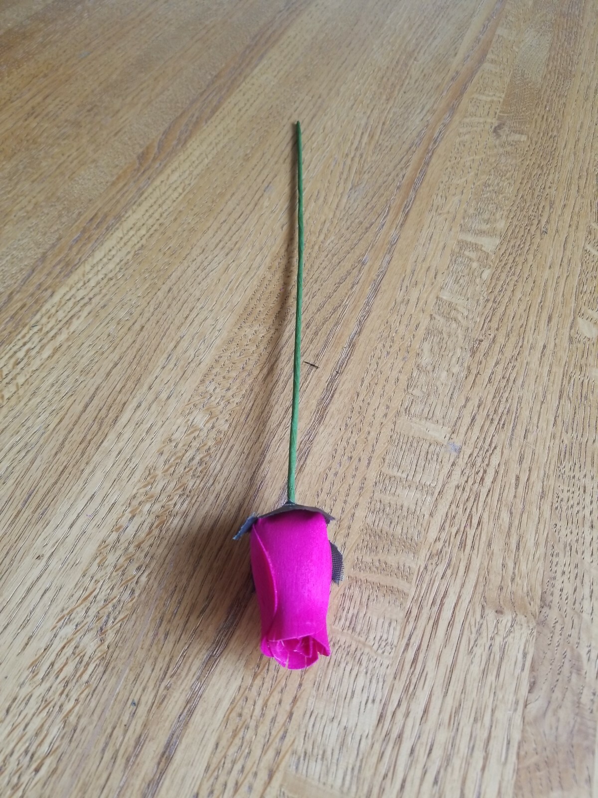 1 DOZEN. – HOT PINK – WOODEN ROSE BUDS 5 X 8 ARTIFICIAL FLOWERS – FREE SHIPPING