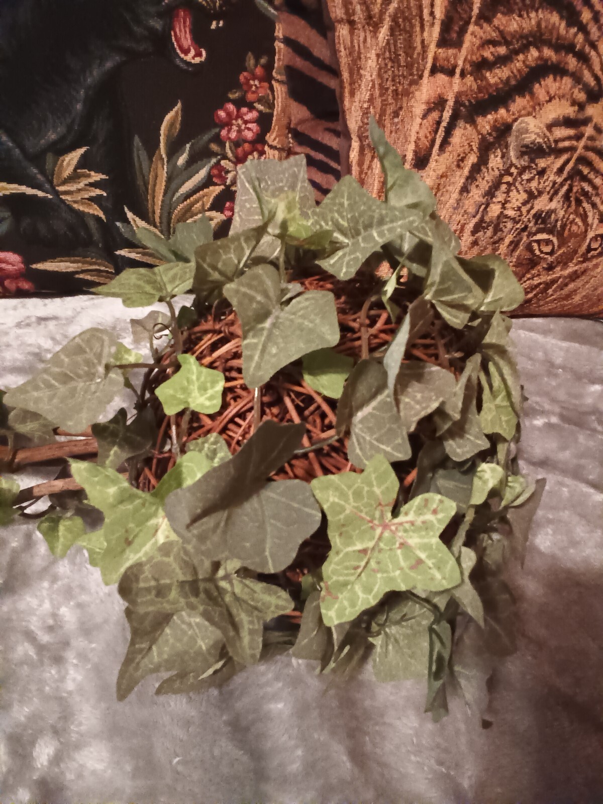 Ivy topiary ball tree in green pot,artificial.