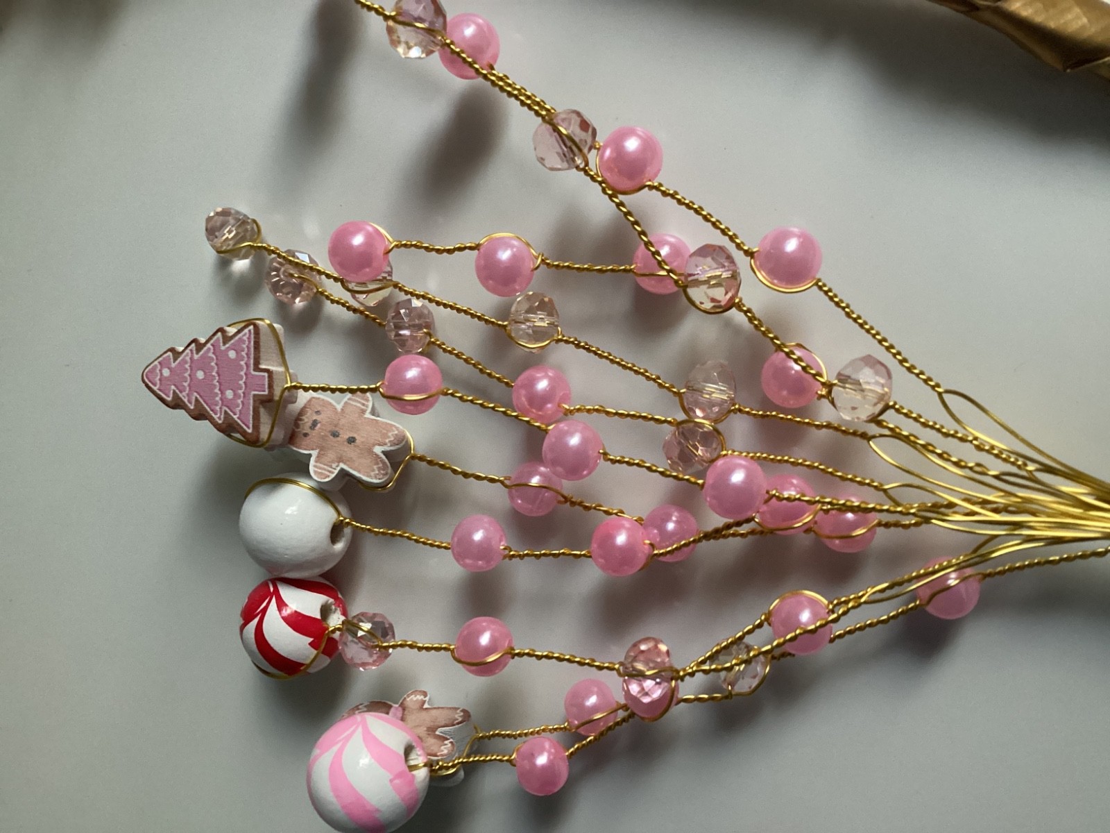 FLOWER WREATH ARTIFICIAL SPRAY STEMS WREATH or BOUQET PINK GINGERBREAD CHRISTMAS