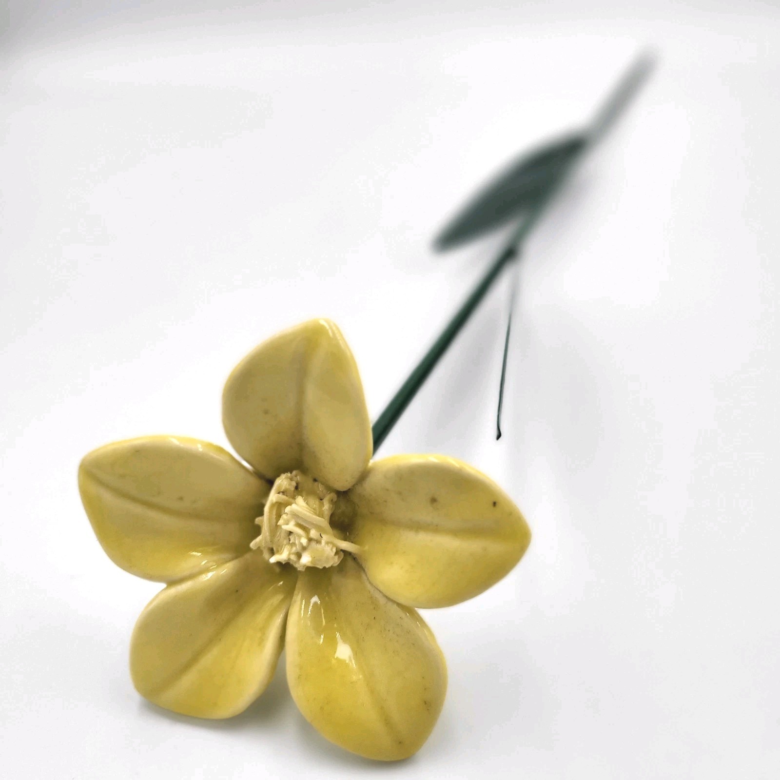 Yellow Daffodil Long Stem Ceramic Flower Garden Stake w Metal Stem & Leaves 17″