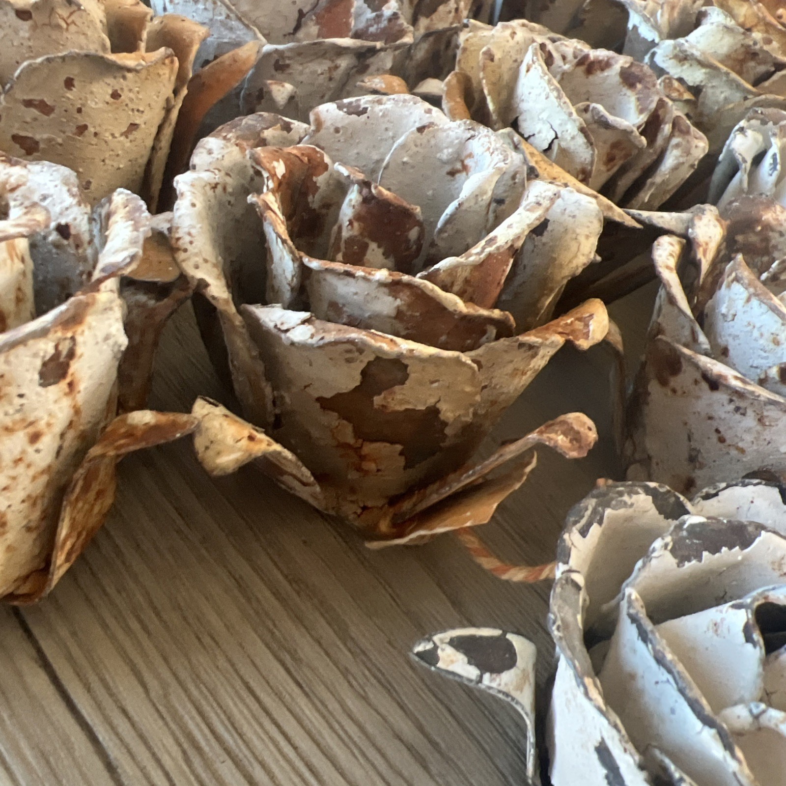 Vintage Style Metal Roses – LOT 33 total Flowers