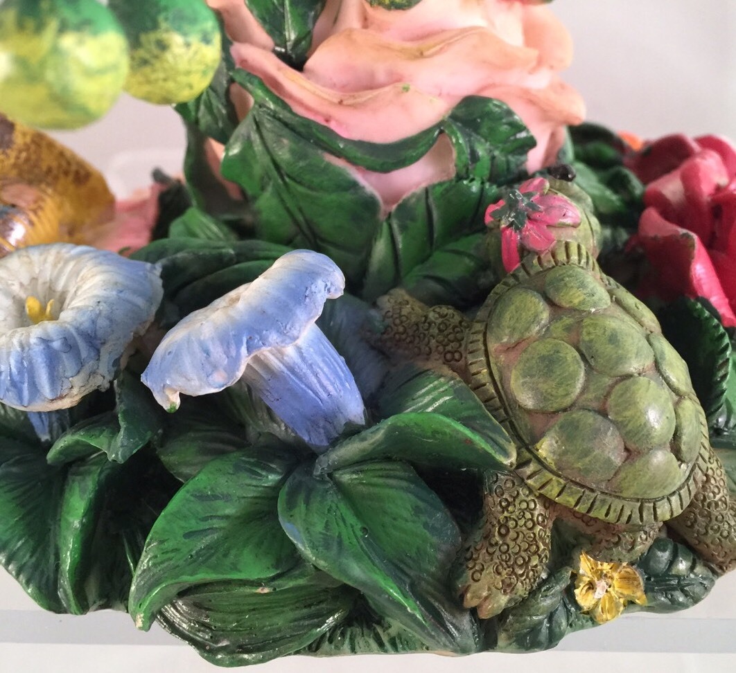 VALENTINE FROG HEART FIGURINE LADYBUG BEES FLOWER STRAWBERRIES S1-2
