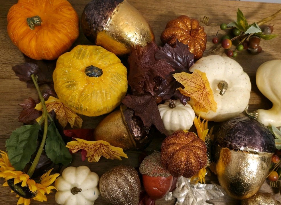 Great Lot of Decorative Fall Autumn Pumpkins Acorns Berries Bowl Vase Filler #1