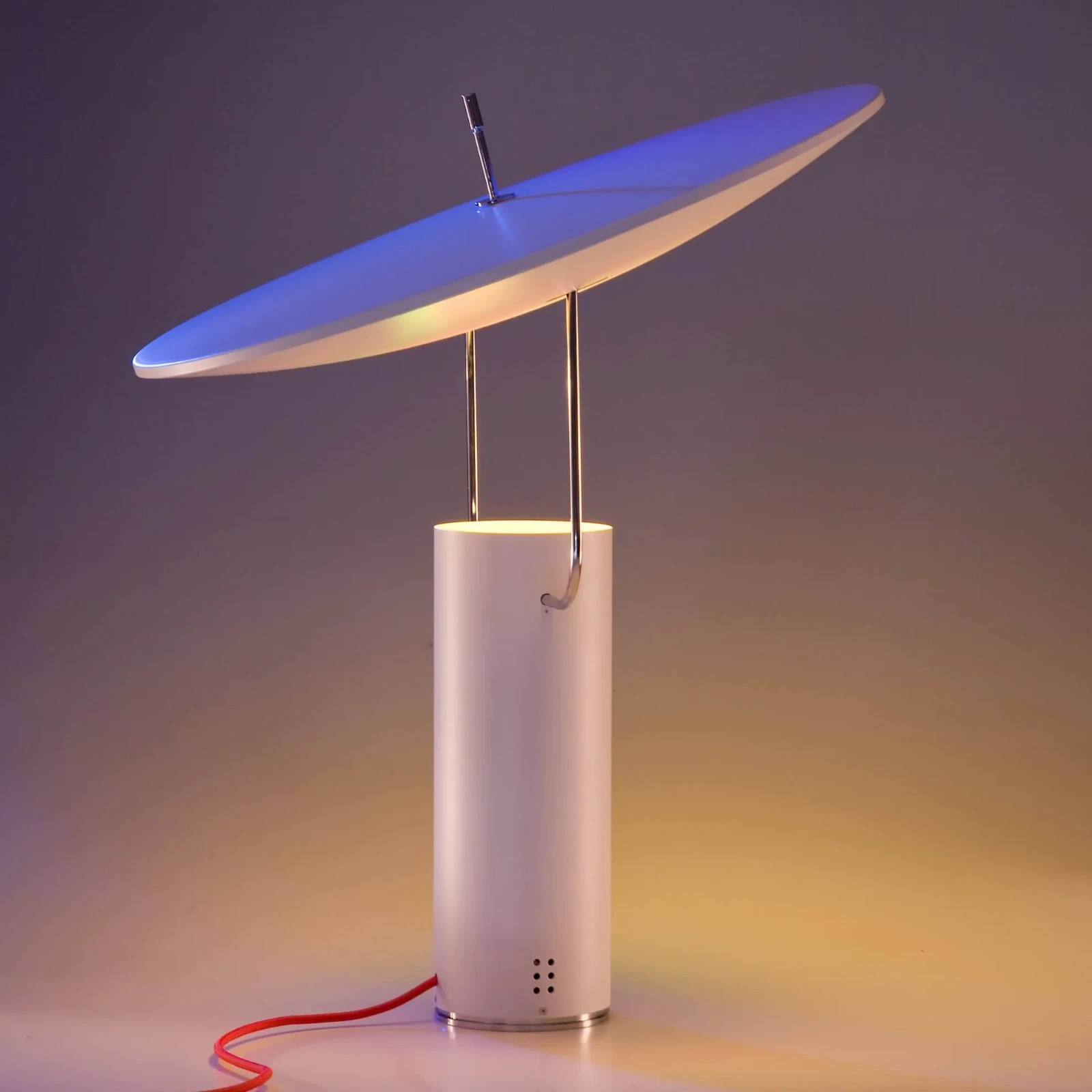 Looking at the lamp with the reflector facing upwards, slightly inclined