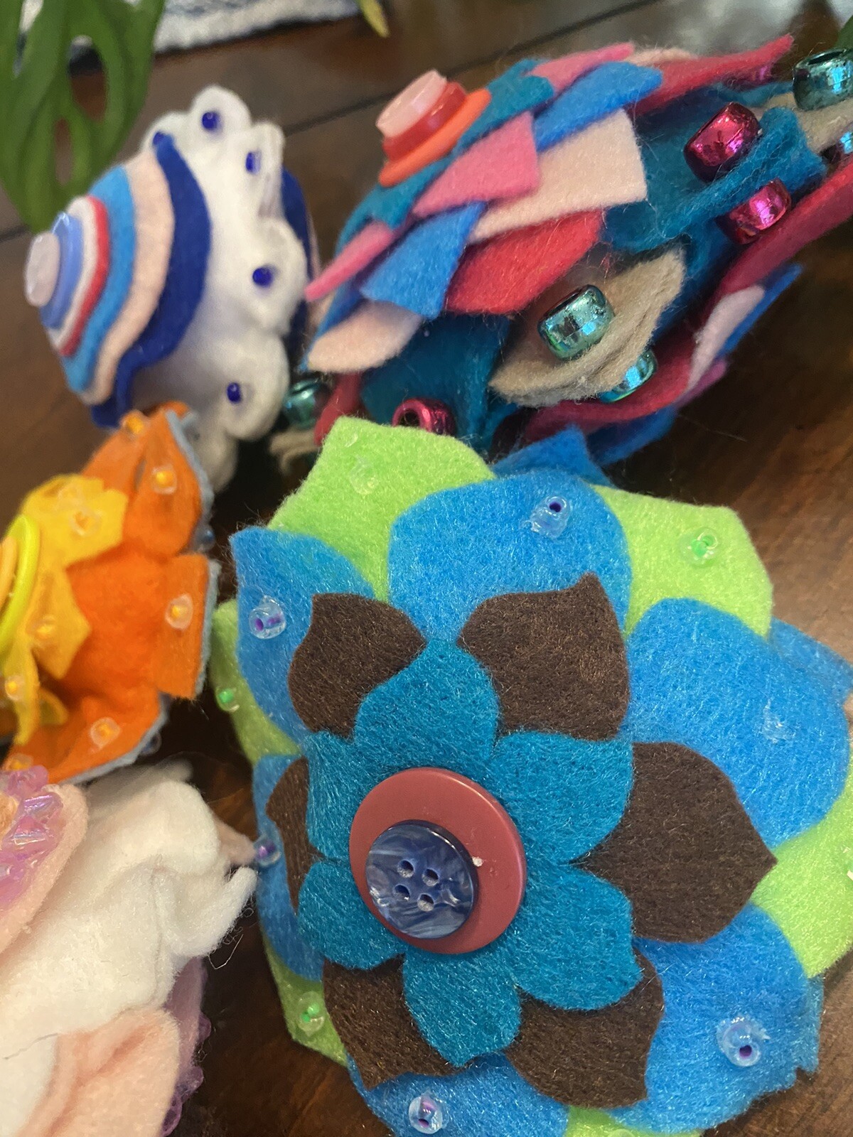 Lot of 8 PUFFY Beautiful Hand Cut Felt & Buttons FLOWERS Cottage CORE 3-5″