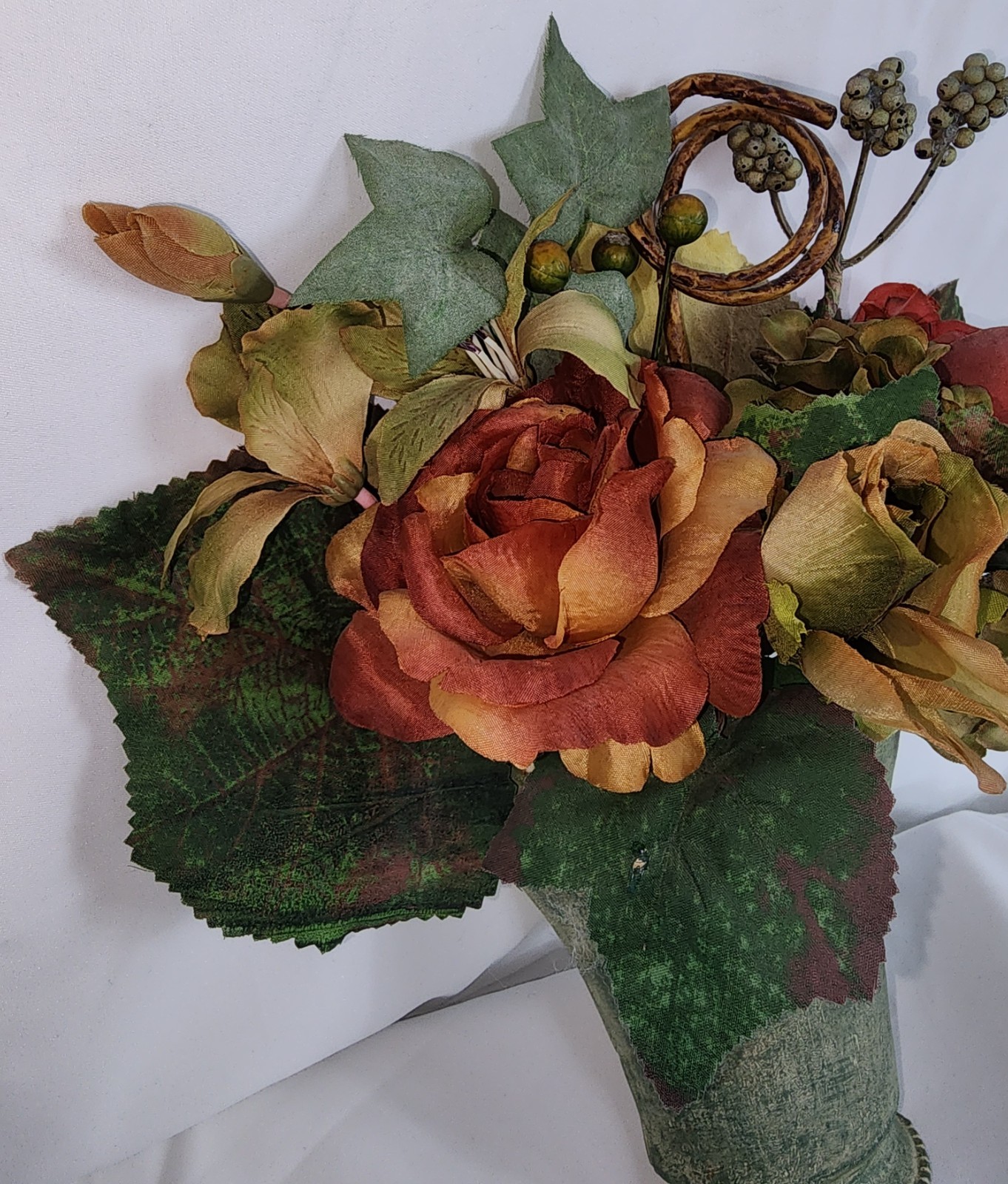 Hydrangea Rose Ivy Berries Bouquet Floral Green Pot Cottagecore Wall Hanging 12″