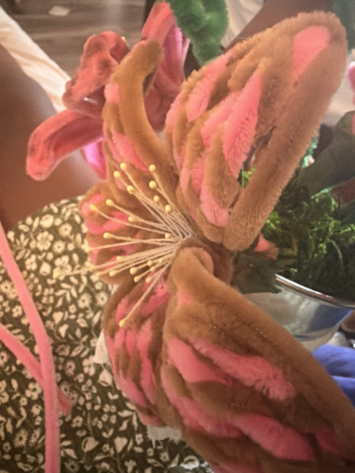 Beautiful Chetta Flowers Made From Pipe Cleaners