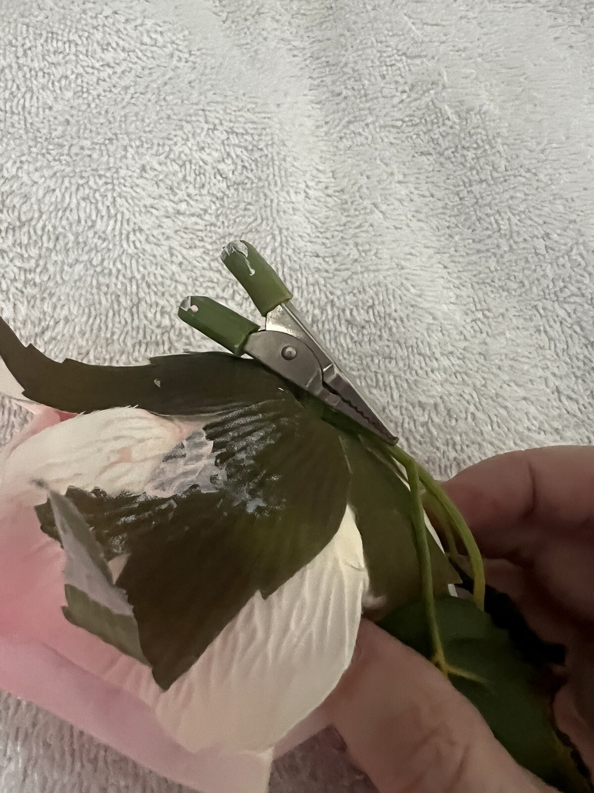 VINTAGE FABRIC ROSE WITH METAL CLIP