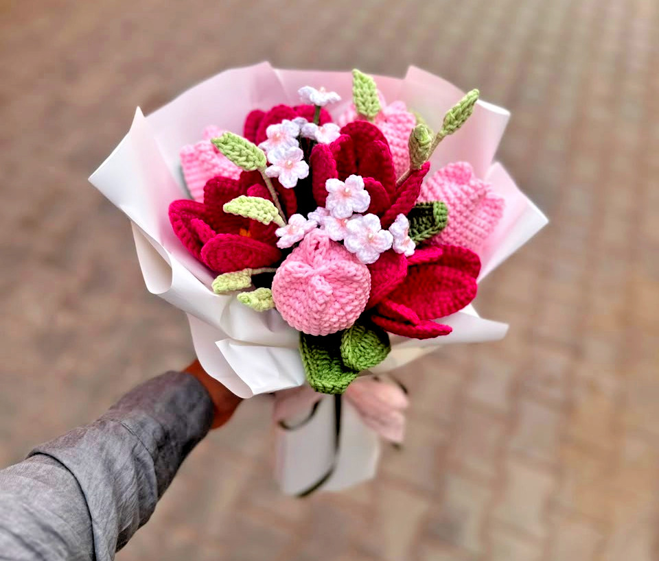 A Timeless Gift of Love – Handmade Crochet Tulip Bouquet in Pink & White