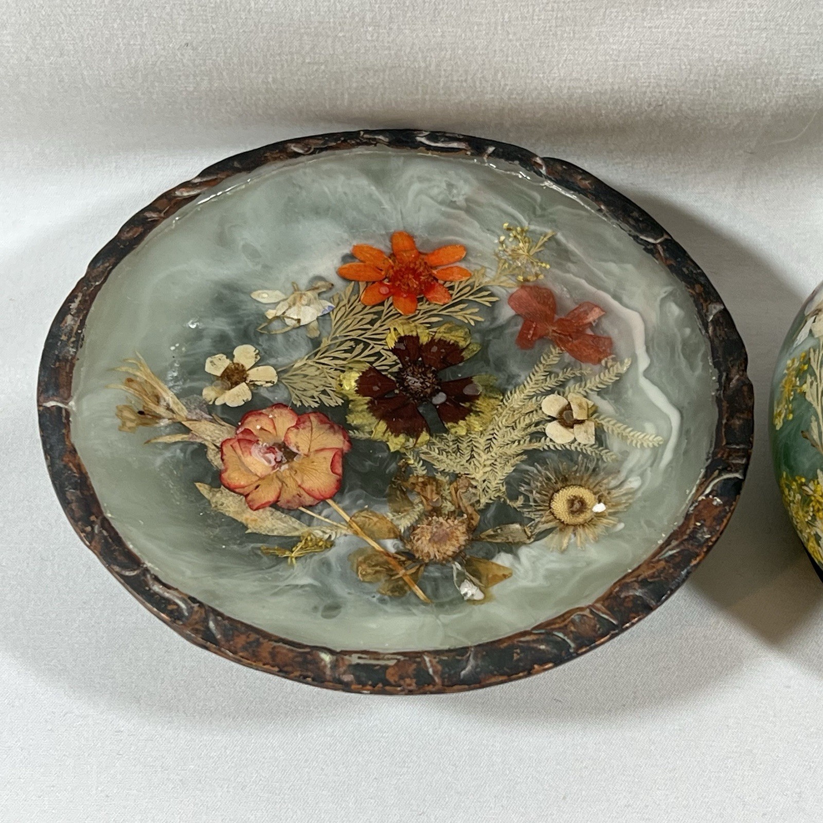 Vintage India Ink Pressed Flower Green Resin Fresh Fields Soap Dish & Container