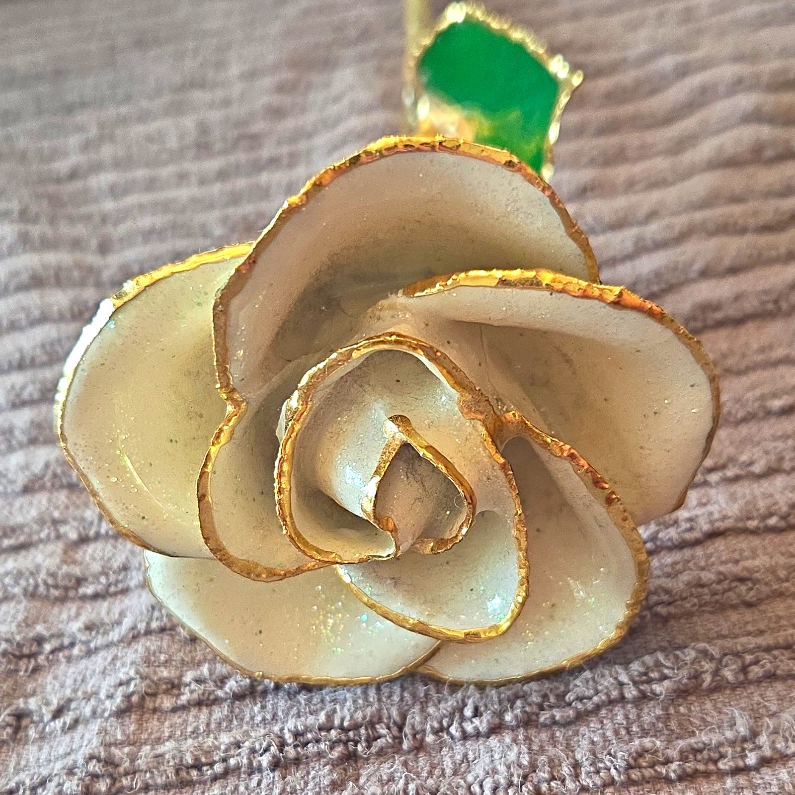 I Hate Steven Singer White Rose Flower Stem Twig & Stem w/ Green Leaves, Gold