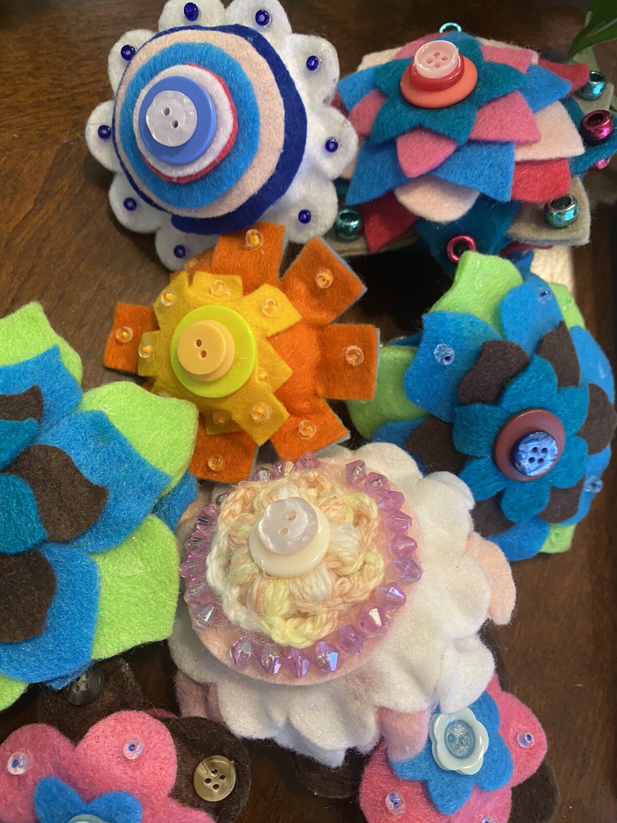 Lot of 8 PUFFY Beautiful Hand Cut Felt & Buttons FLOWERS Cottage CORE 3-5″