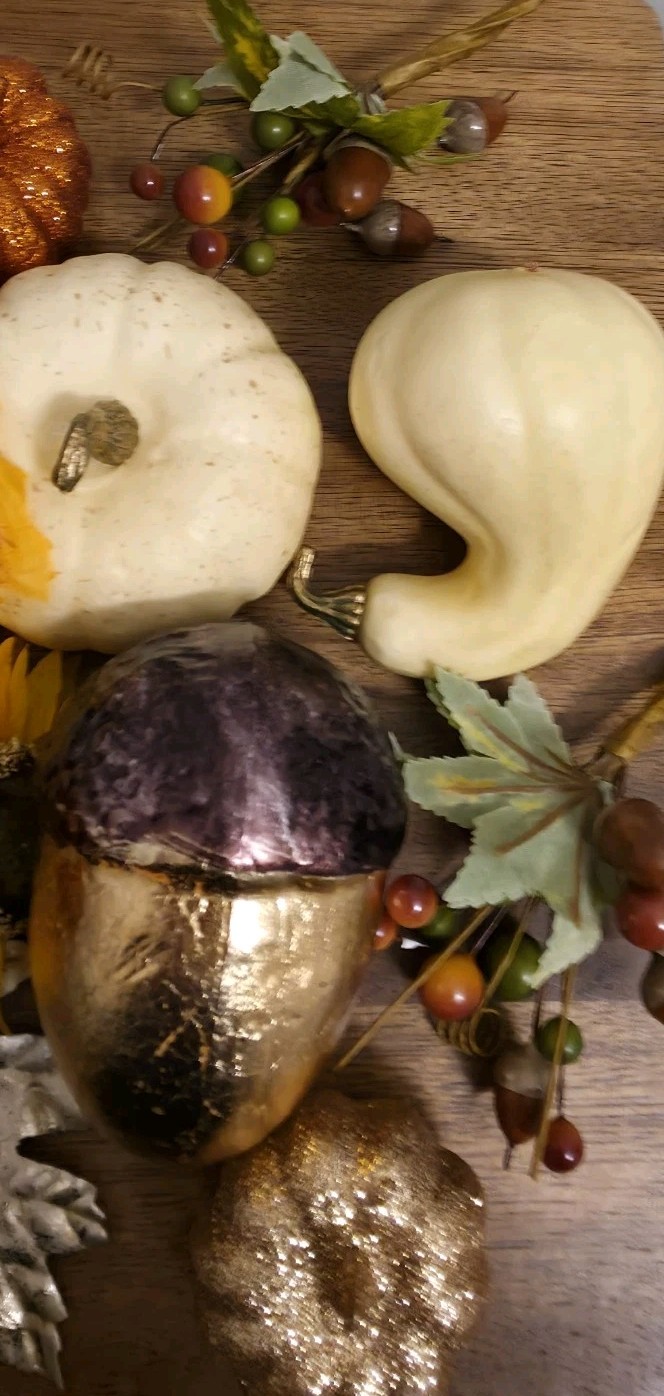 Great Lot of Decorative Fall Autumn Pumpkins Acorns Berries Bowl Vase Filler #1