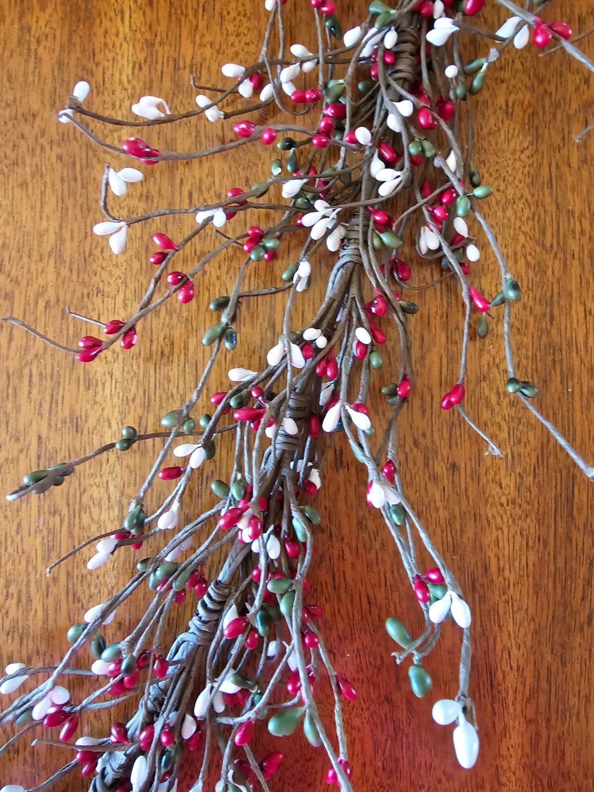RED, WHITE AND DARK GREEN 40″ LONG PIP GARLAND – NEW