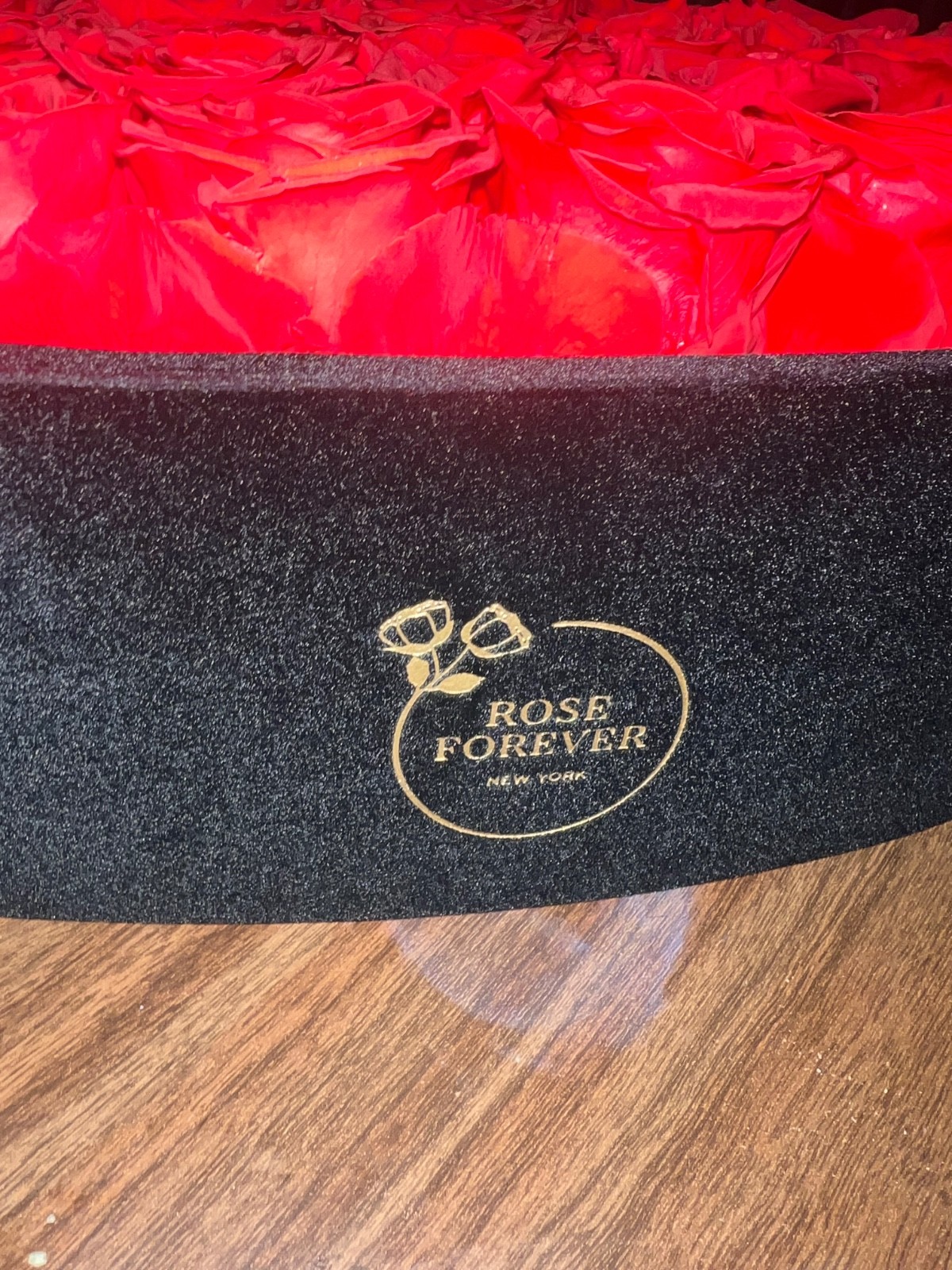 NEW Rose Forever NewYork-heart shaped black velvet box, preserved