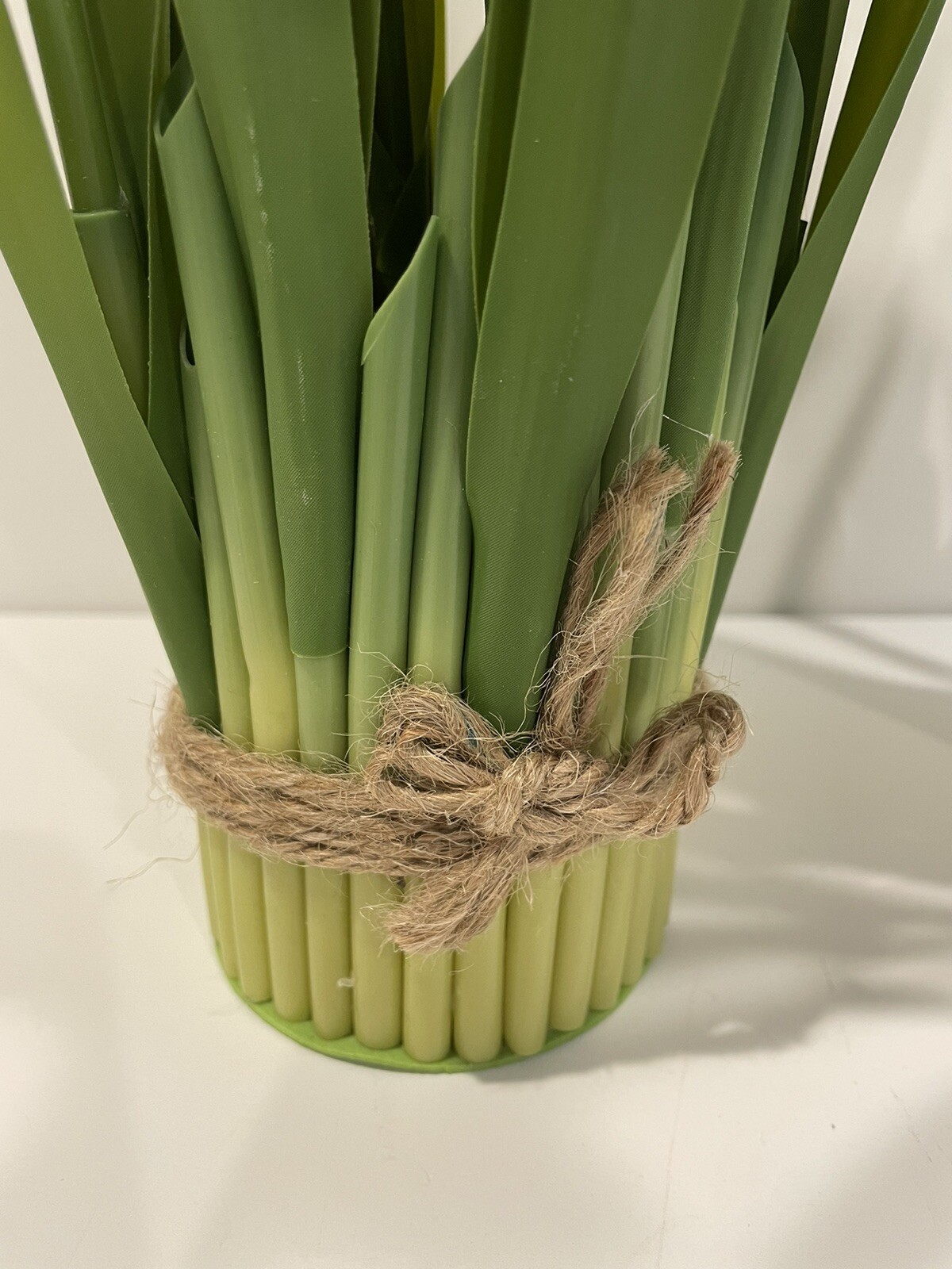 Valerie Parr Hill Daffodil Bundles – Large 15” Yellow Set of 2 NEW