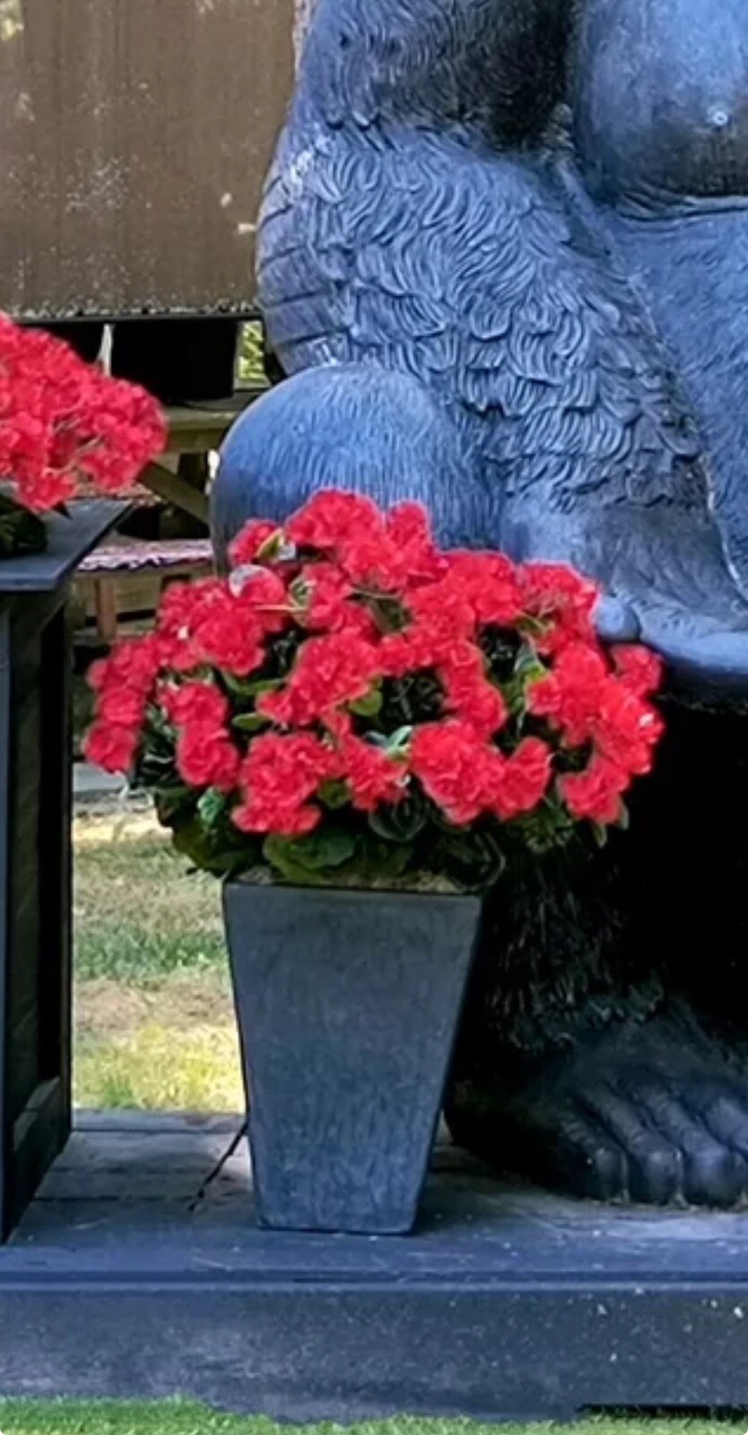 33’’ Geranium Artificial Plant in Slate Plater UV (Indoor/Outdoor). Retail $253