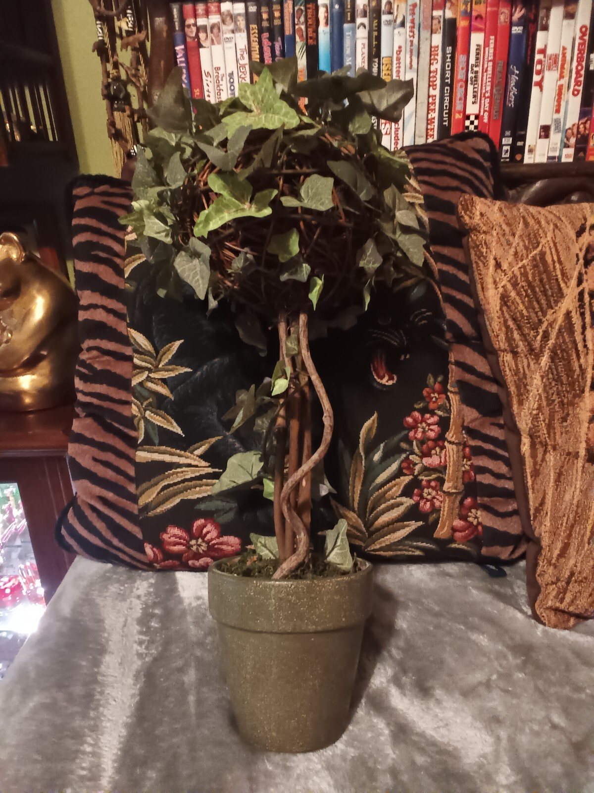 Ivy topiary ball tree in green pot,artificial.