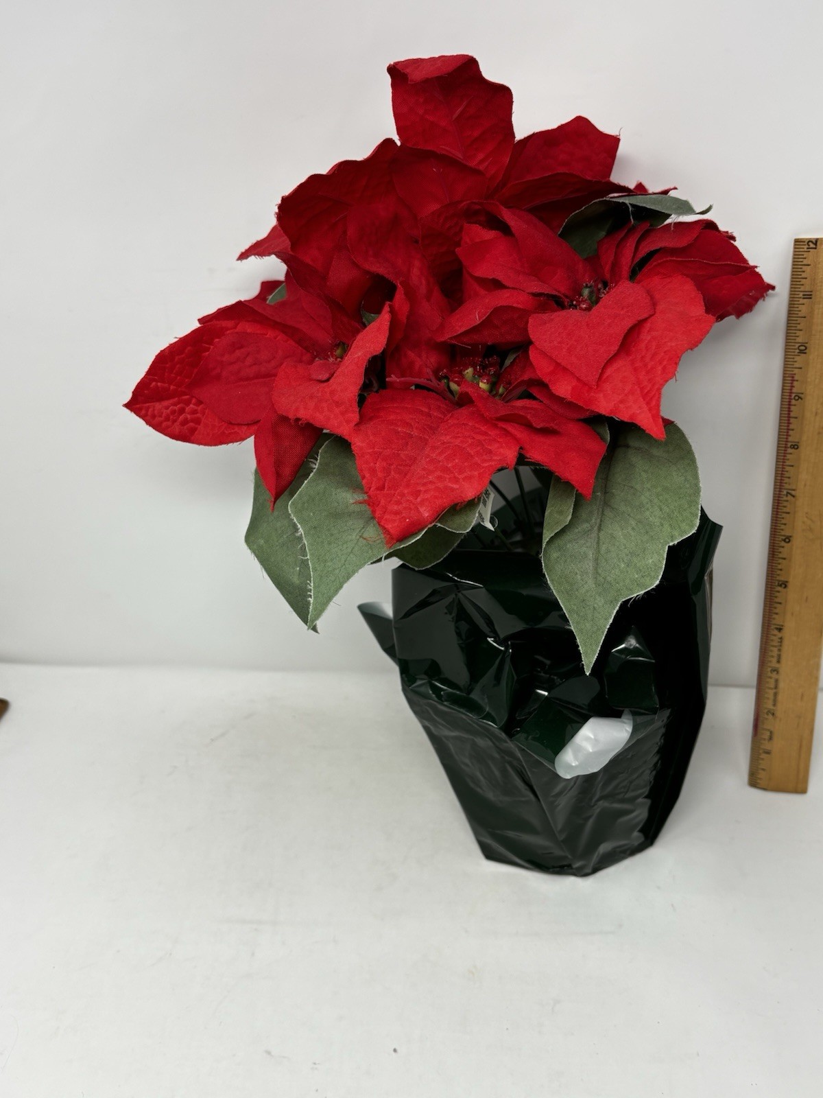 14” Poinsettias Artificial Christmas Flowers Paper like feel 6 stems VTG in pot