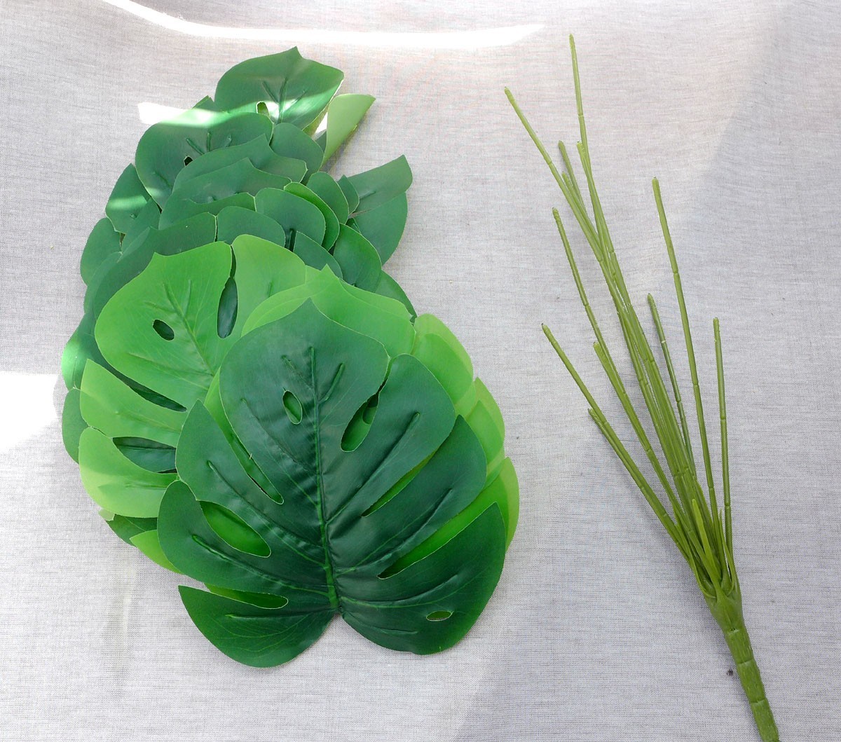 15″ Height Artificial Turtle Leaves Palm Small Bush Tree (12 stems)