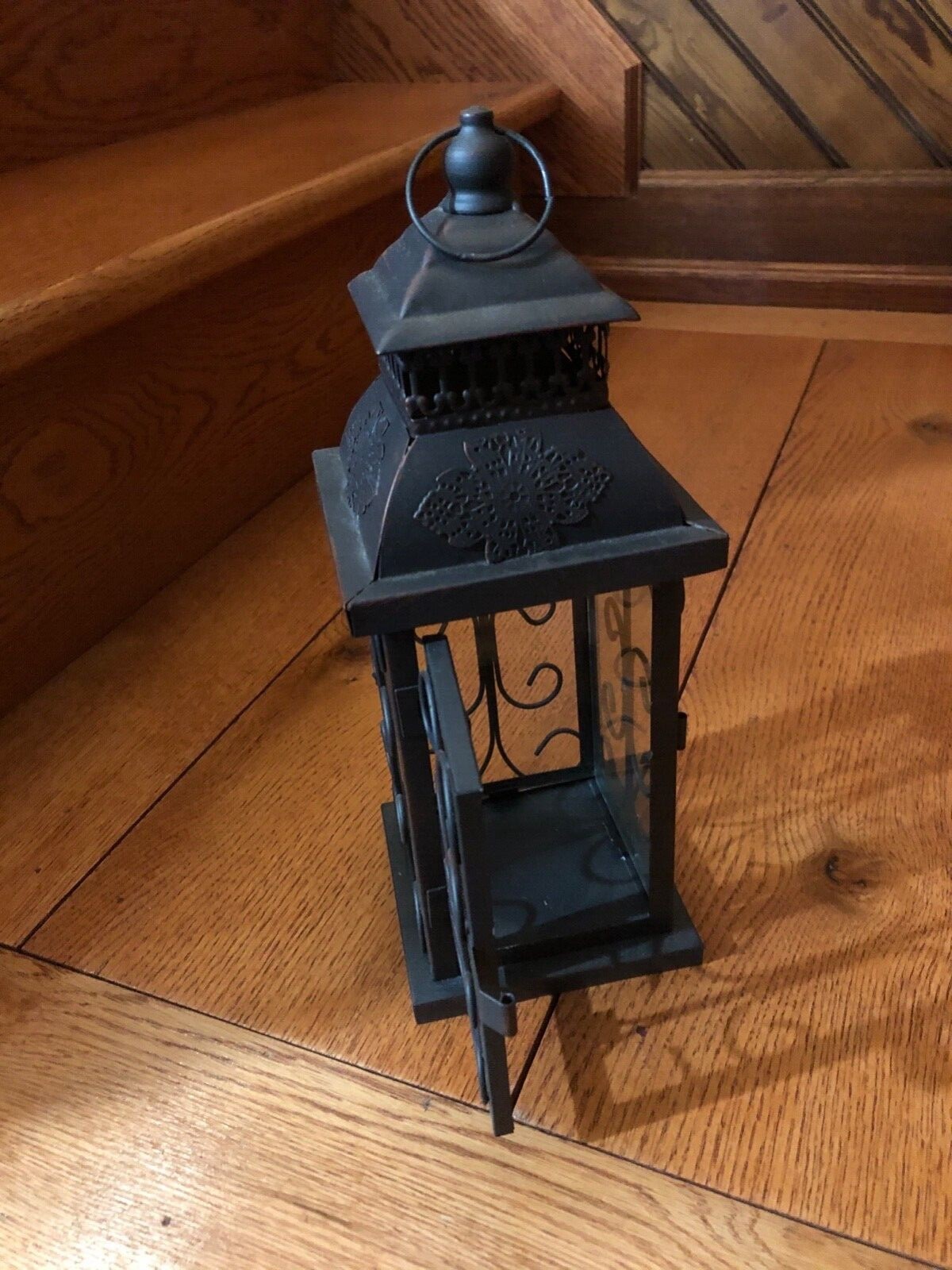 Wood Centerpiece With Lantern