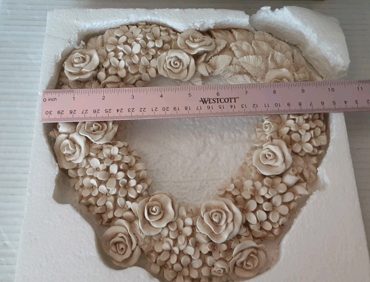 Vtg Resin Heart Rose & Hydrangea Off White Wreath Wall Hanging Decor W/Box