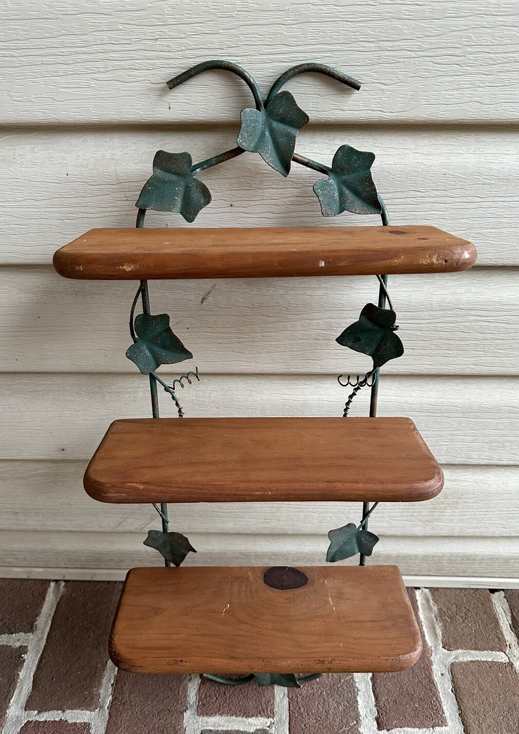 IVY WALL HANGING HOME DECOR METAL W/GOLD ACCENTS + SOLID WOOD BASE