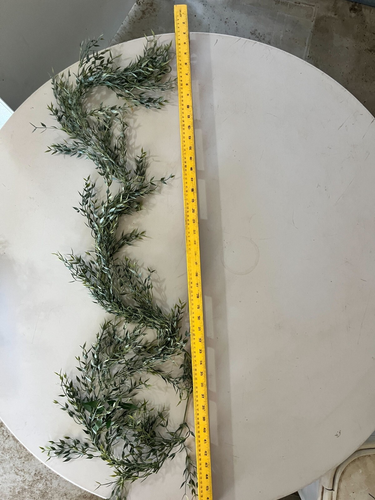 Artificial Plants & Garlands, Mixed varieties and sizes.