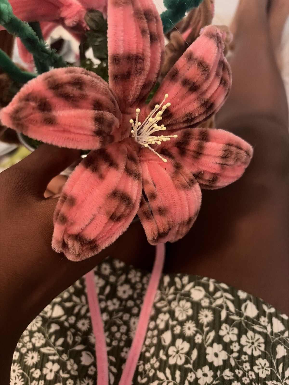 Beautiful Chetta Flowers Made From Pipe Cleaners