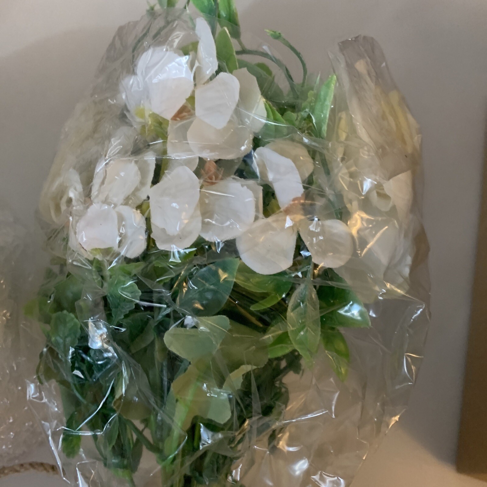 LADADA Artificial FlowersIn Vase Fake Roses Floral Arrangement Bouquets of White