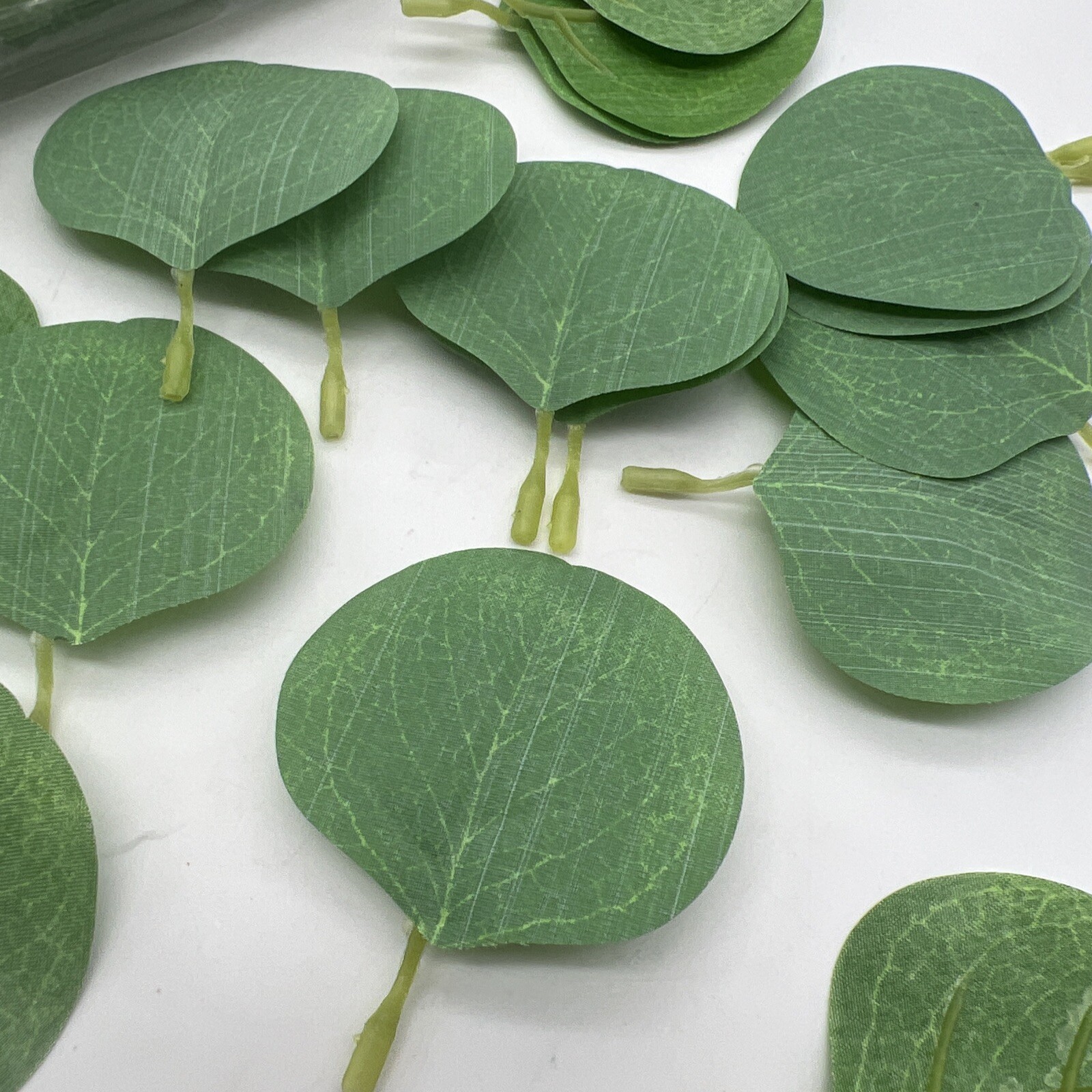 Eucalyptus Leaves Artificial 500 Pcs Bulk Greenery Fake Green for DIY Table Deco