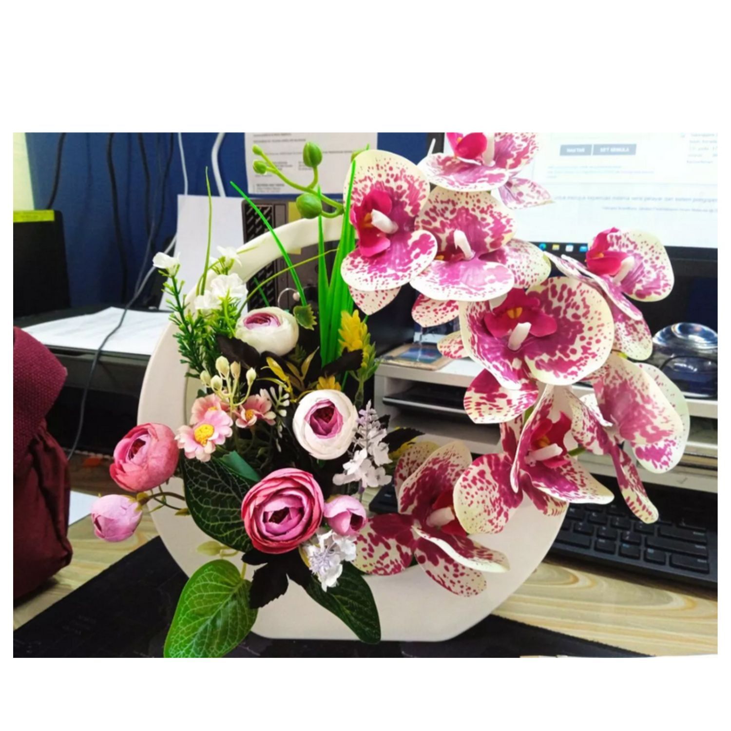 Artificial Phalaenopsis Latex Orchid Flowers Arrangement with White Purple Vase
