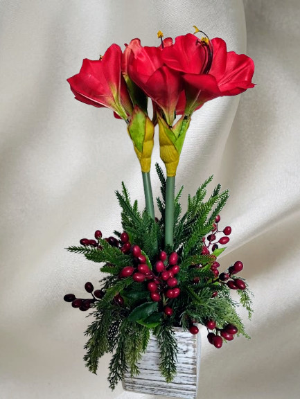 Amaryllis Christmas table decoration