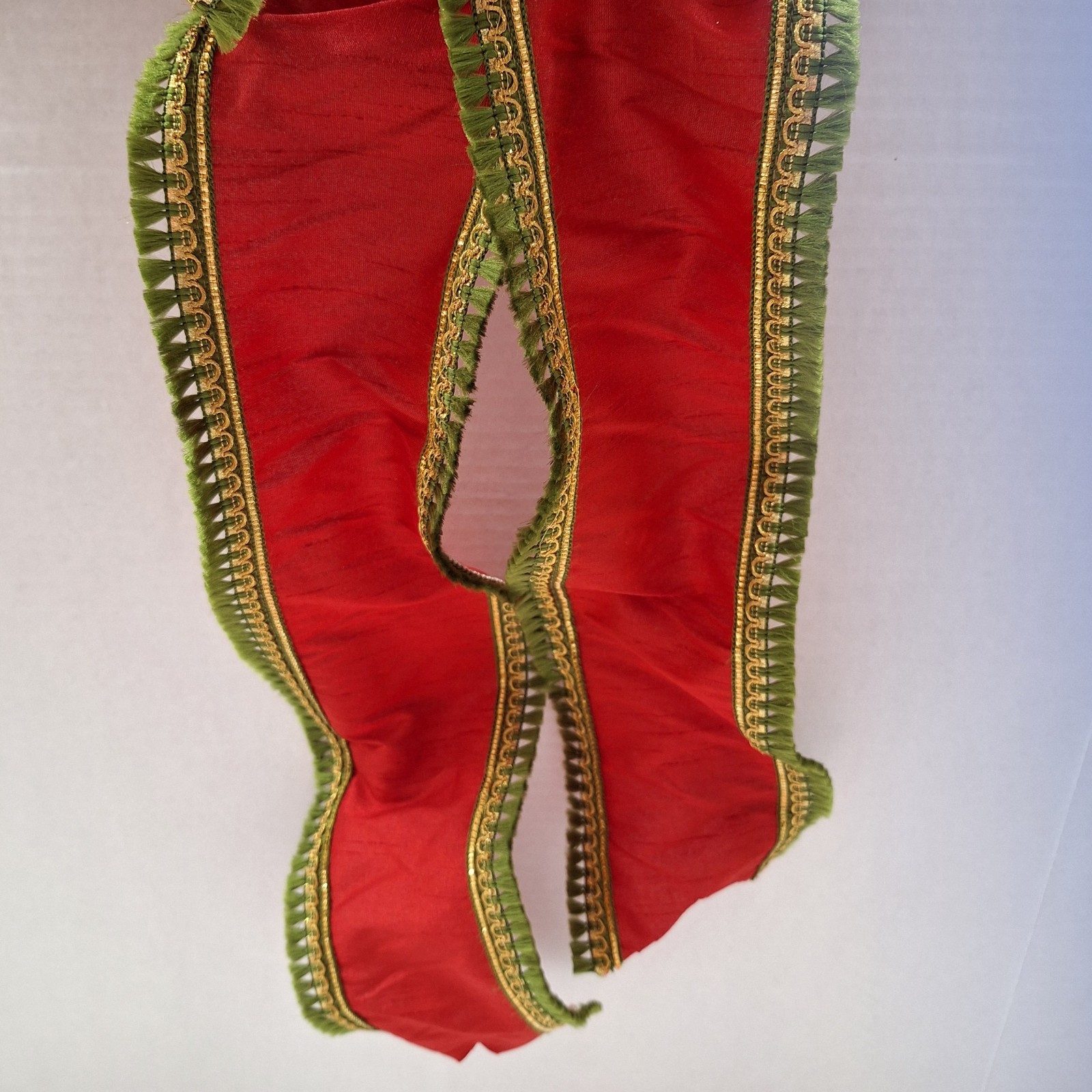 Elegant/Fancy Christmas Wreath Bow/ 4 in W Ribbon / 16″ W x 28″ L As Displayed