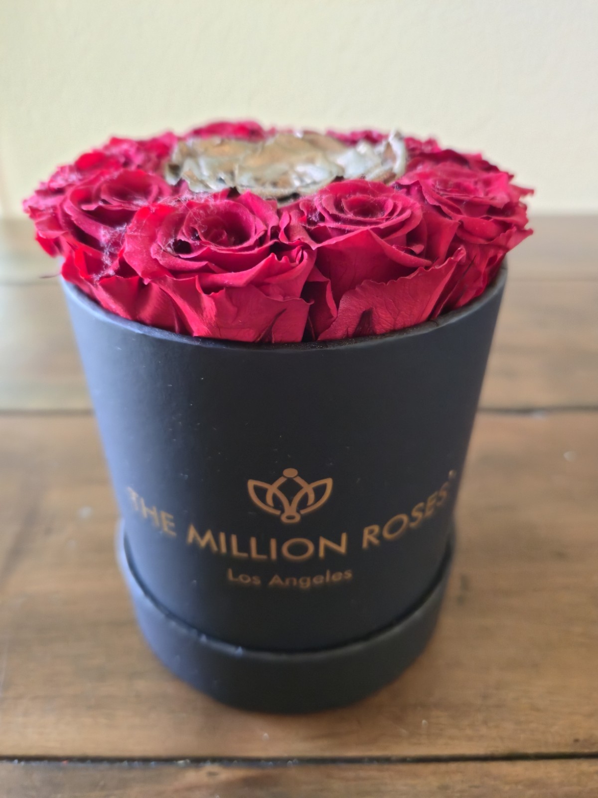 The Million Roses Los Angeles Luxury Preserved Red & Gold Roses Bouquet Gift