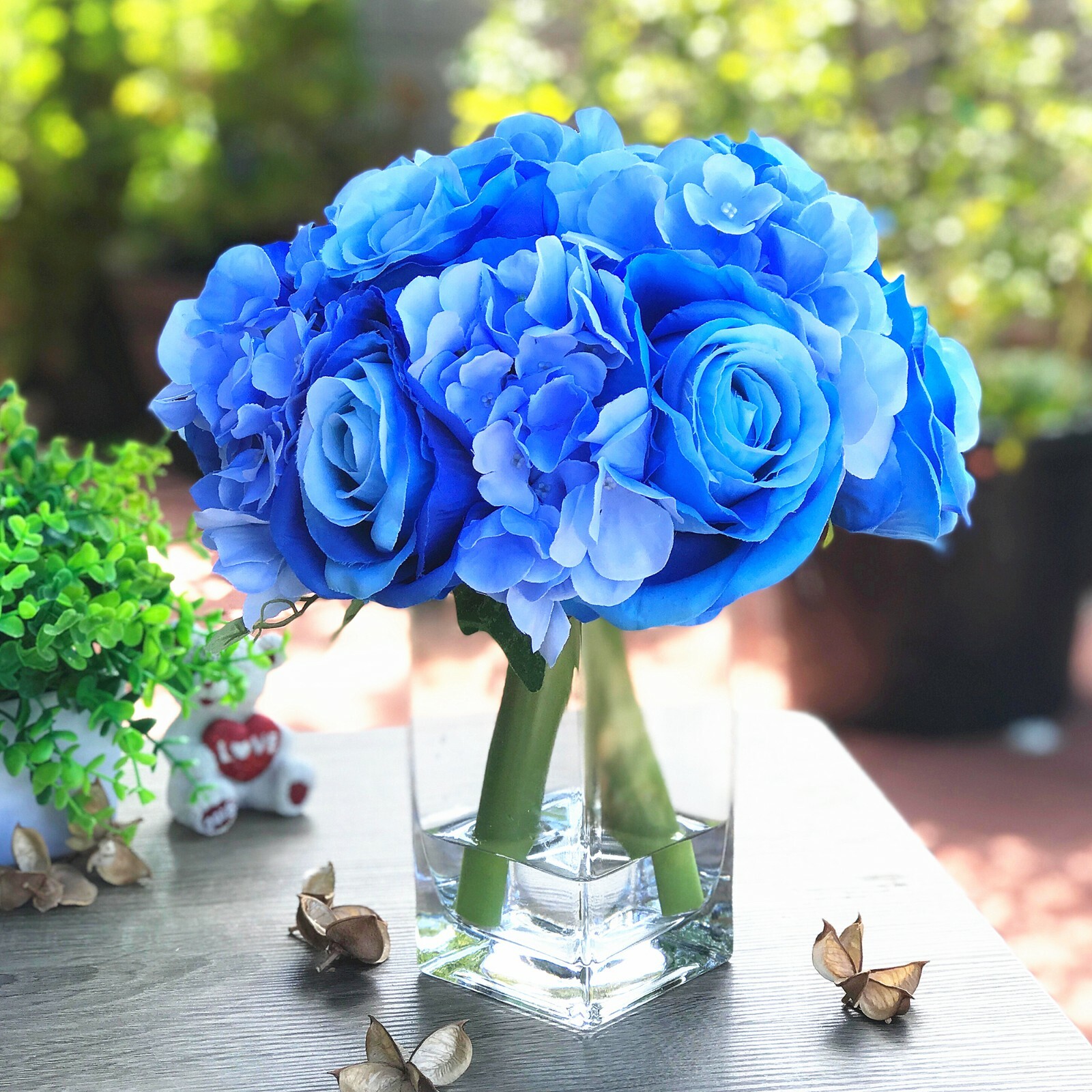 Rose and Hydrangea Faux Flower Arrangement With Clear Glass Vase and Fake Water