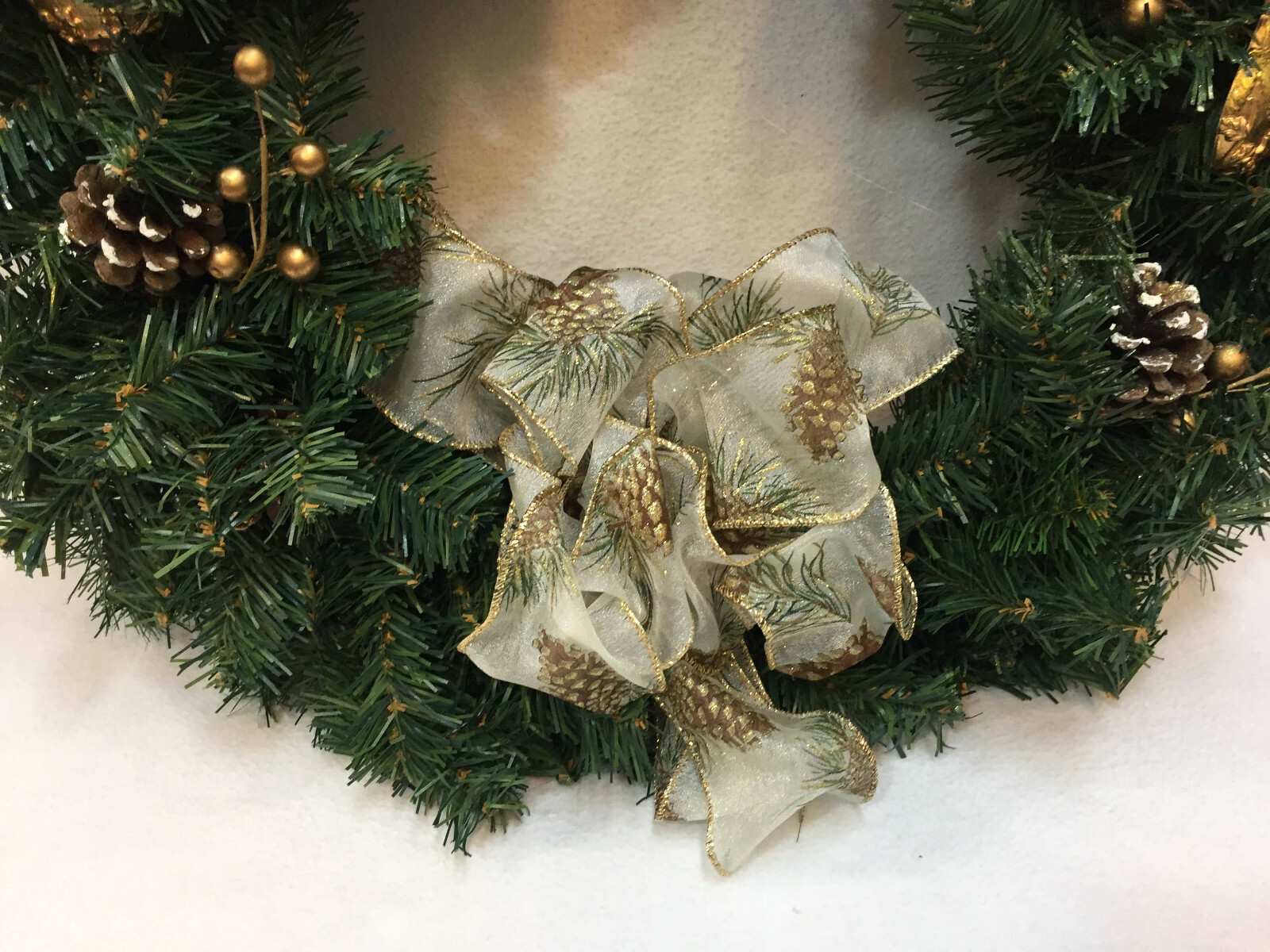 Wreath Green Pine Boughs Round Door 21″ Christmas Gold Bow Pine Cones & Berries