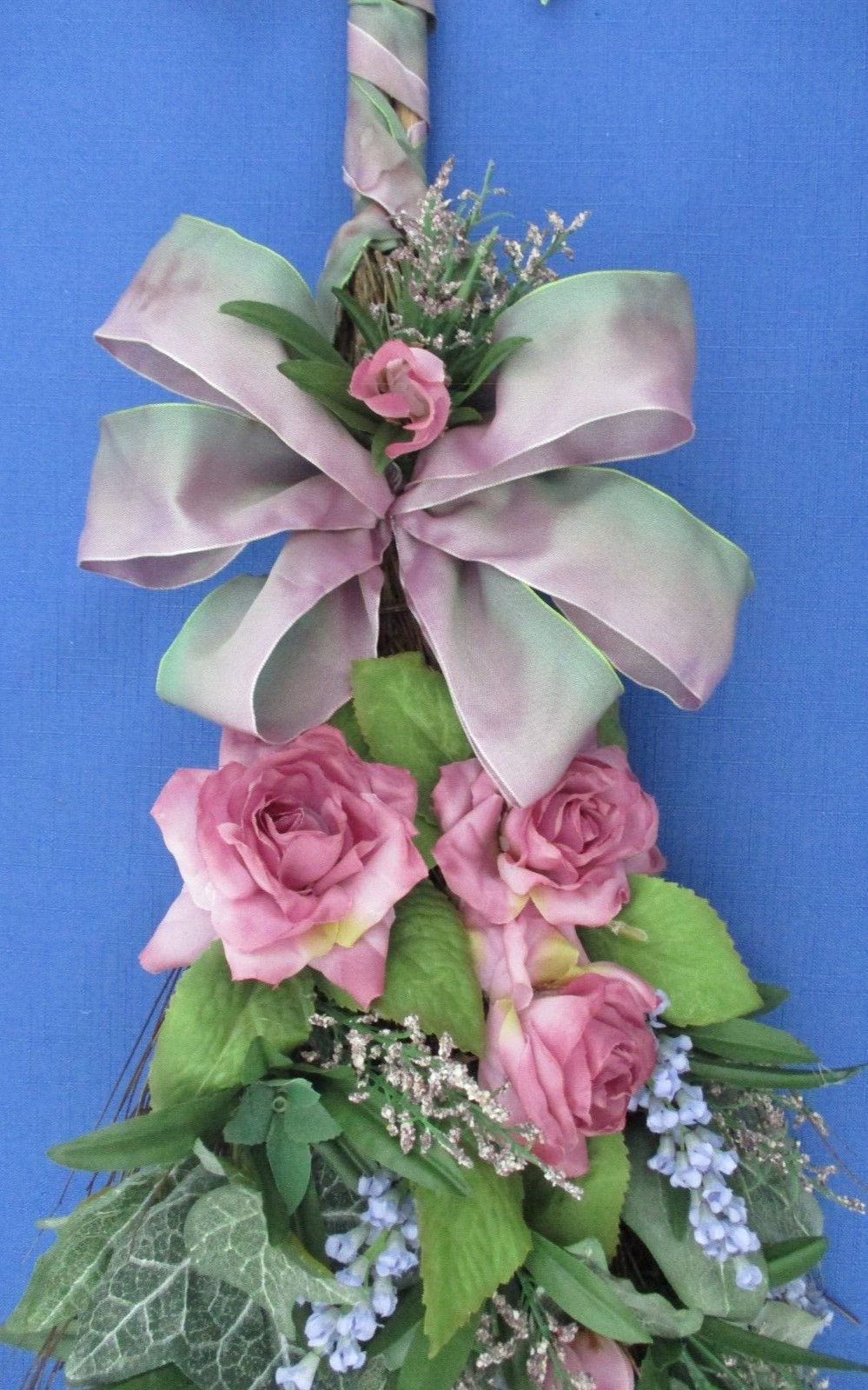 NEW Indoor Artificial Flowers Decorative Broom 32″x10″x4″ Grapevine Pink Roses