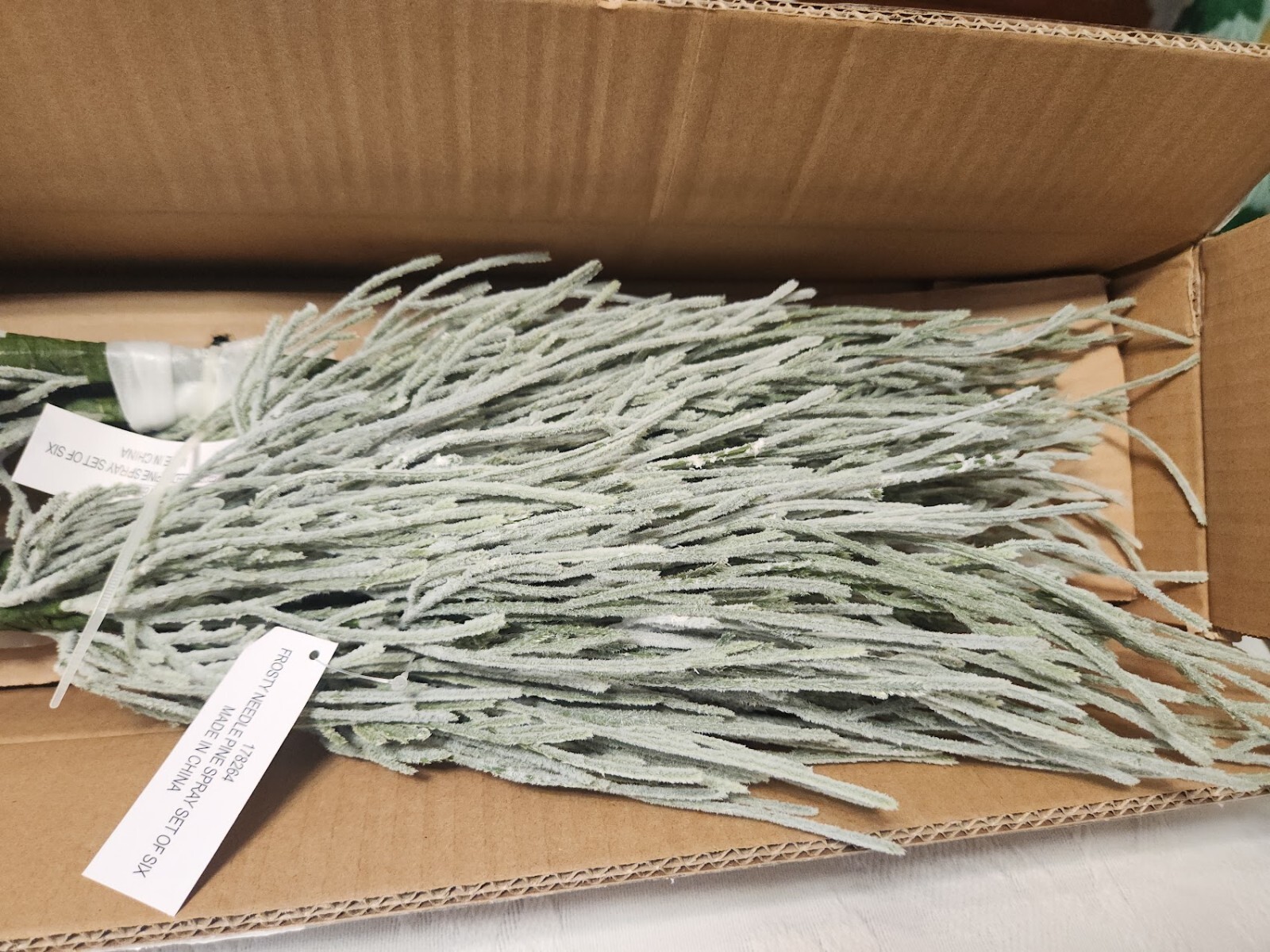 Frontgate Exclusive FROSTY NEEDLE PINE Set of 6 Artificial Sprays 28″ Long NIB