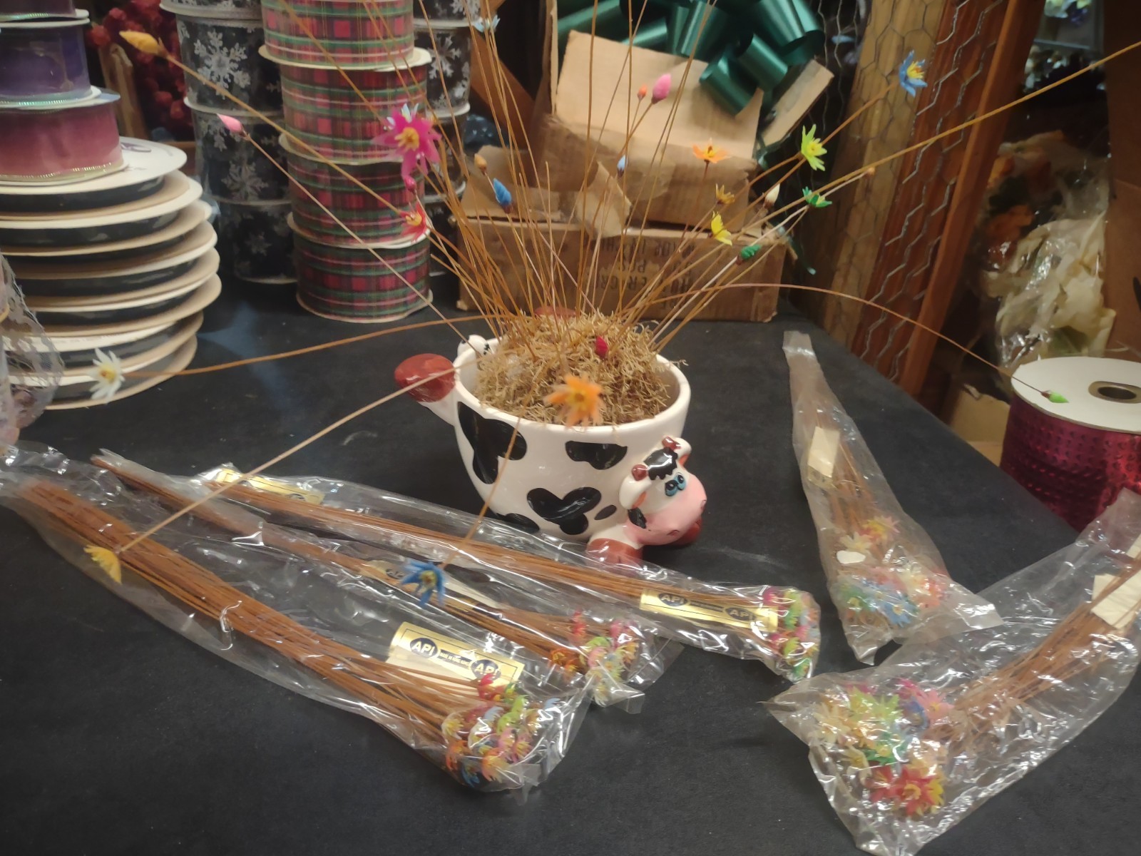 24 Stems: 1960s Vintage 0.5″ Plastic Straw Flower, Multicolor Daisy Flowers 12″