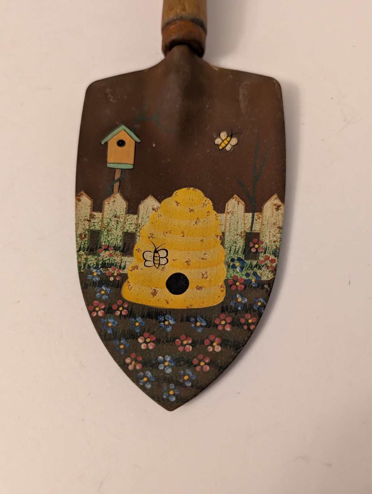 Vtg Hand painted decorative Honeybee garden Birdhouse spade-wood handle DECOR