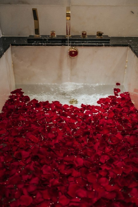 Valentines Day! Bed of Roses 100 Faux Rose Petals with 4 LED tea lights
