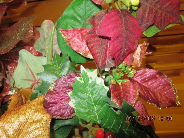 LOT OF QUALITY HOLIDAY FLOWERS & BERRIES–20″ LONG—#R11-7