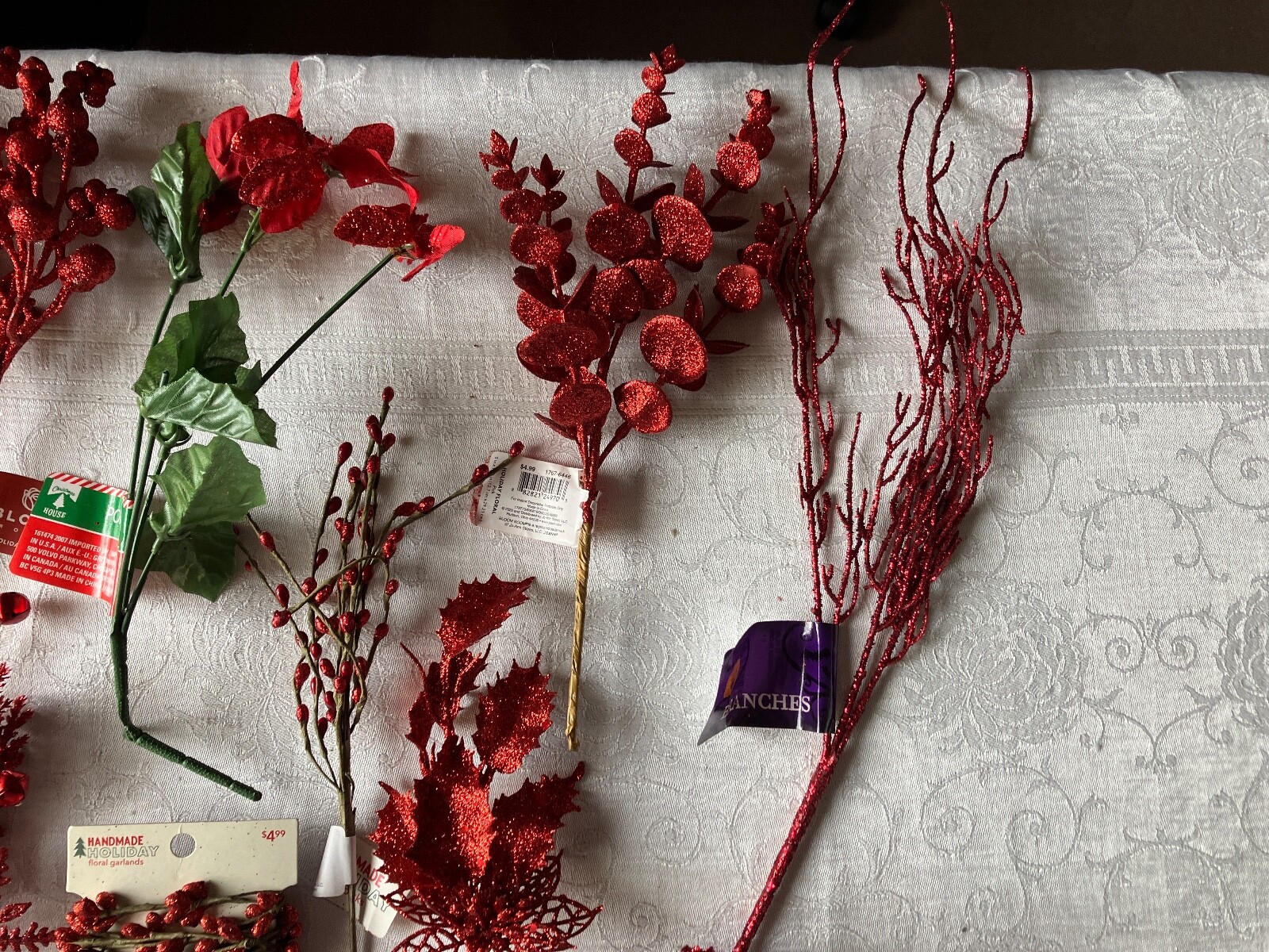 BEAUTIFUL HUGE LOT OF 23 PIECES OF FLORAL DECOR FOR THE HOLIDAY SEASON.