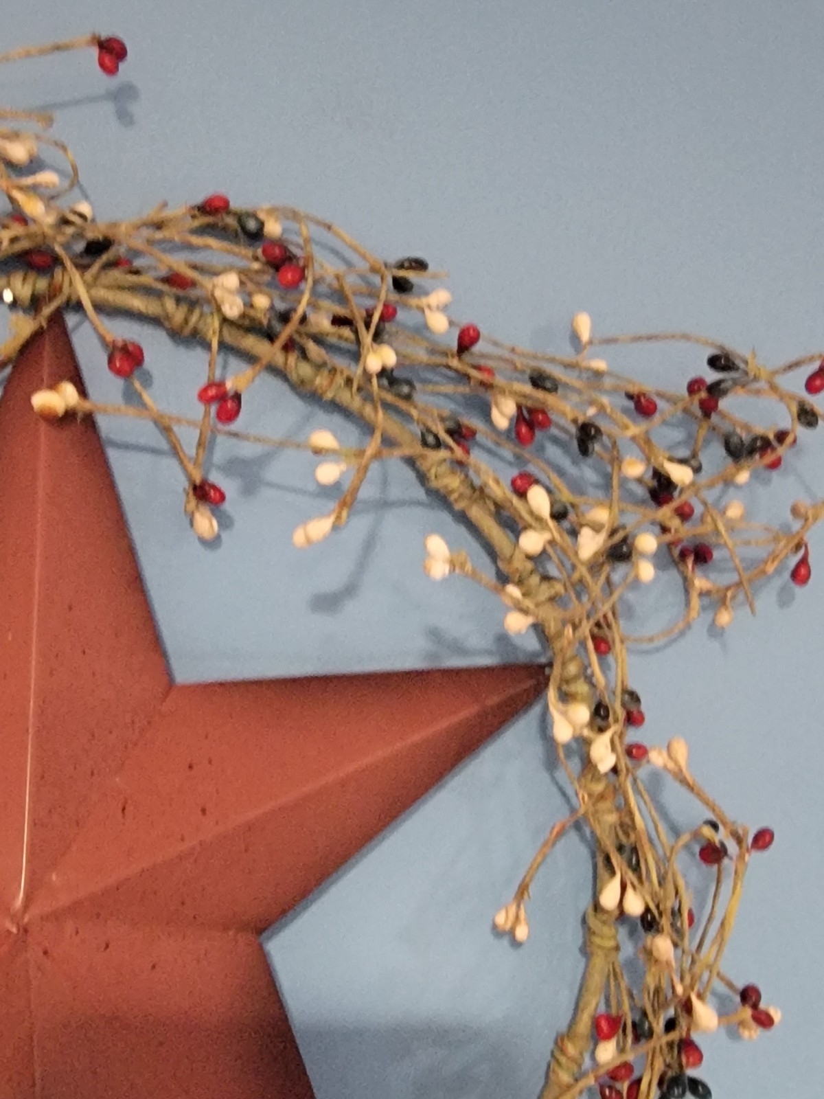 12″ Pip Berry Wreath w/ Burgundy Star – Navy Maroon Red – Colonial Mix, America