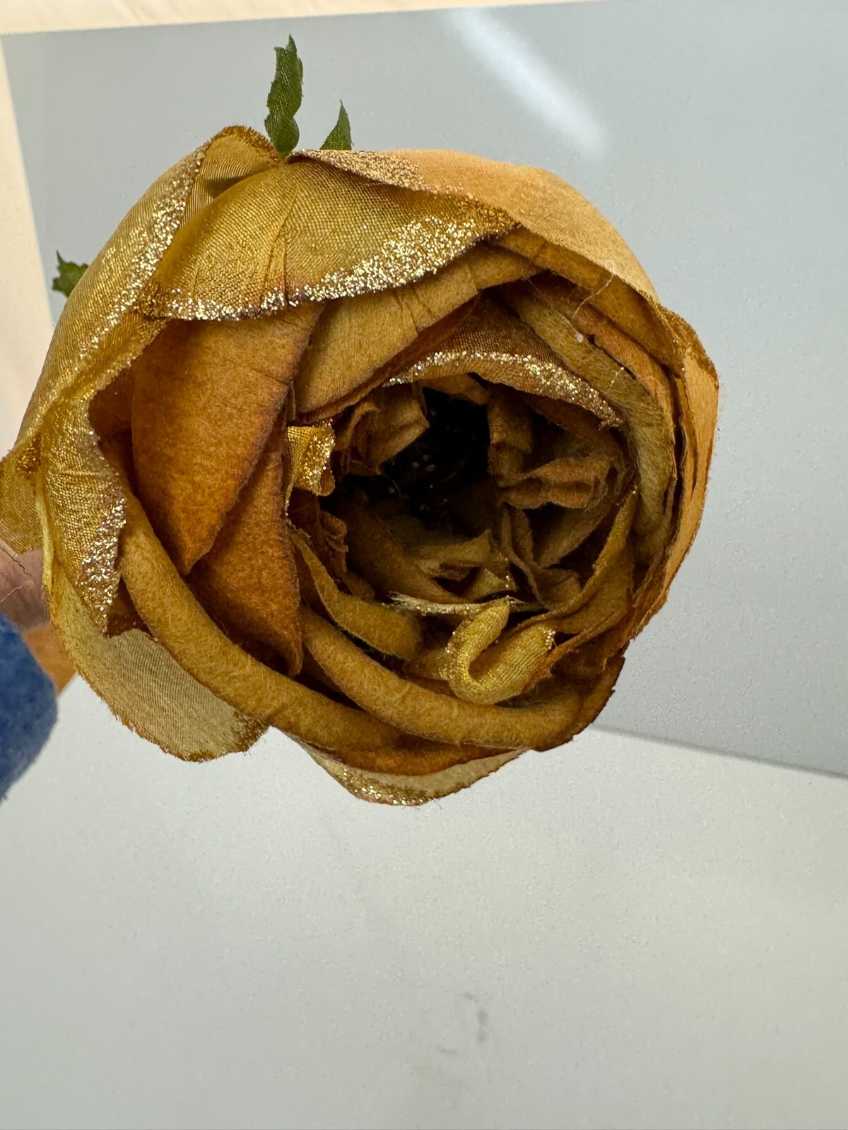 Box of 12 silk gold roses 30 inches in length